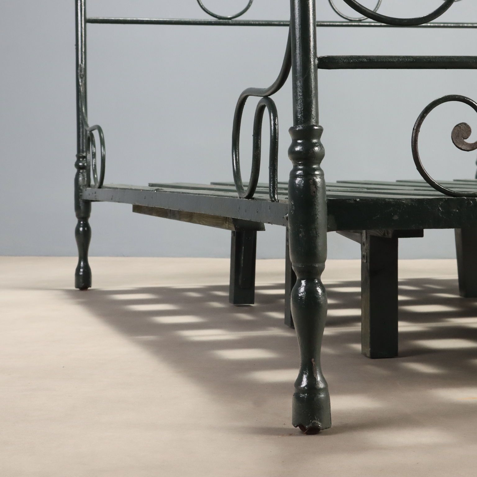 photo furniture Lit simple en fer forgé