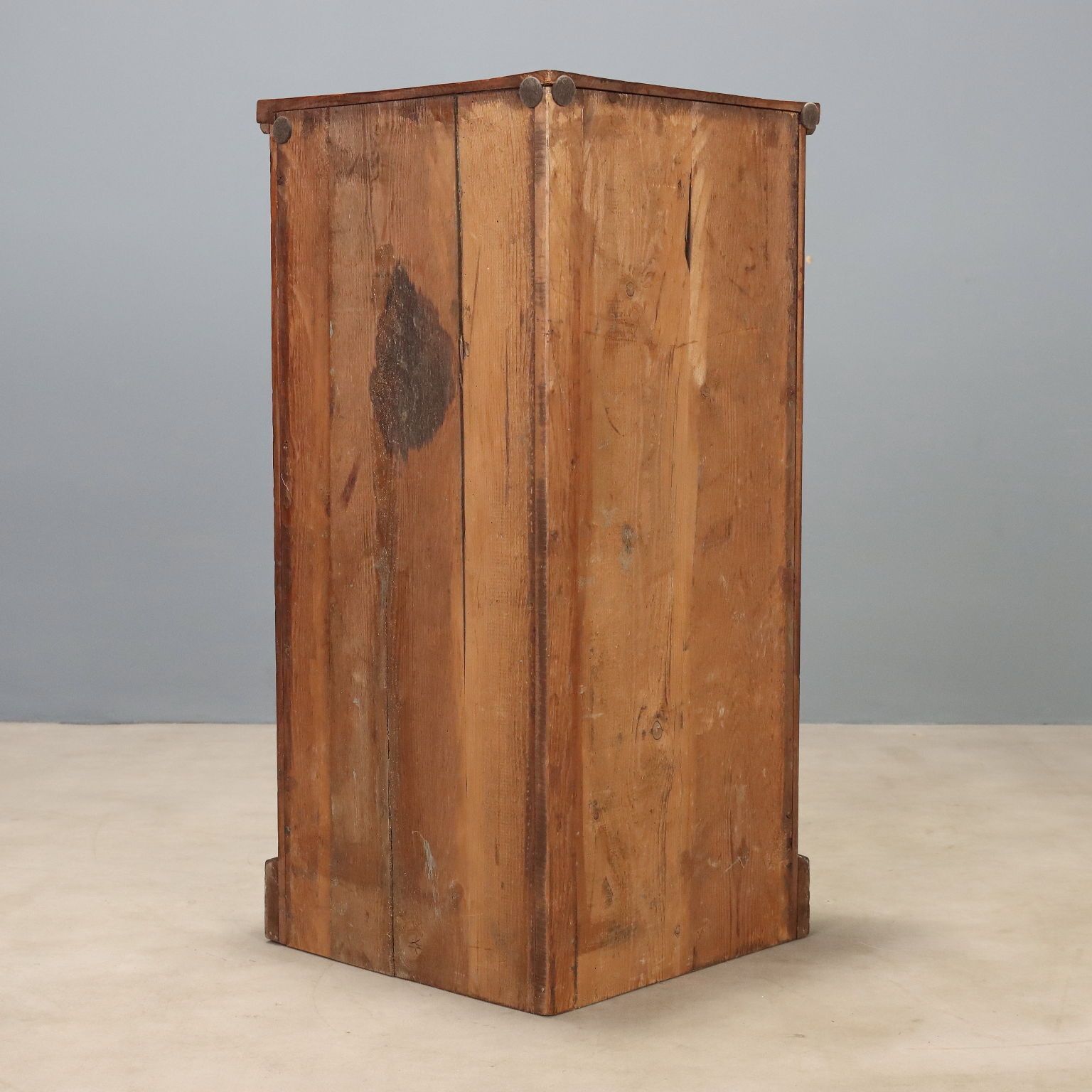 photo furniture Encoignure en noyer et châtaignier XIXe siècle