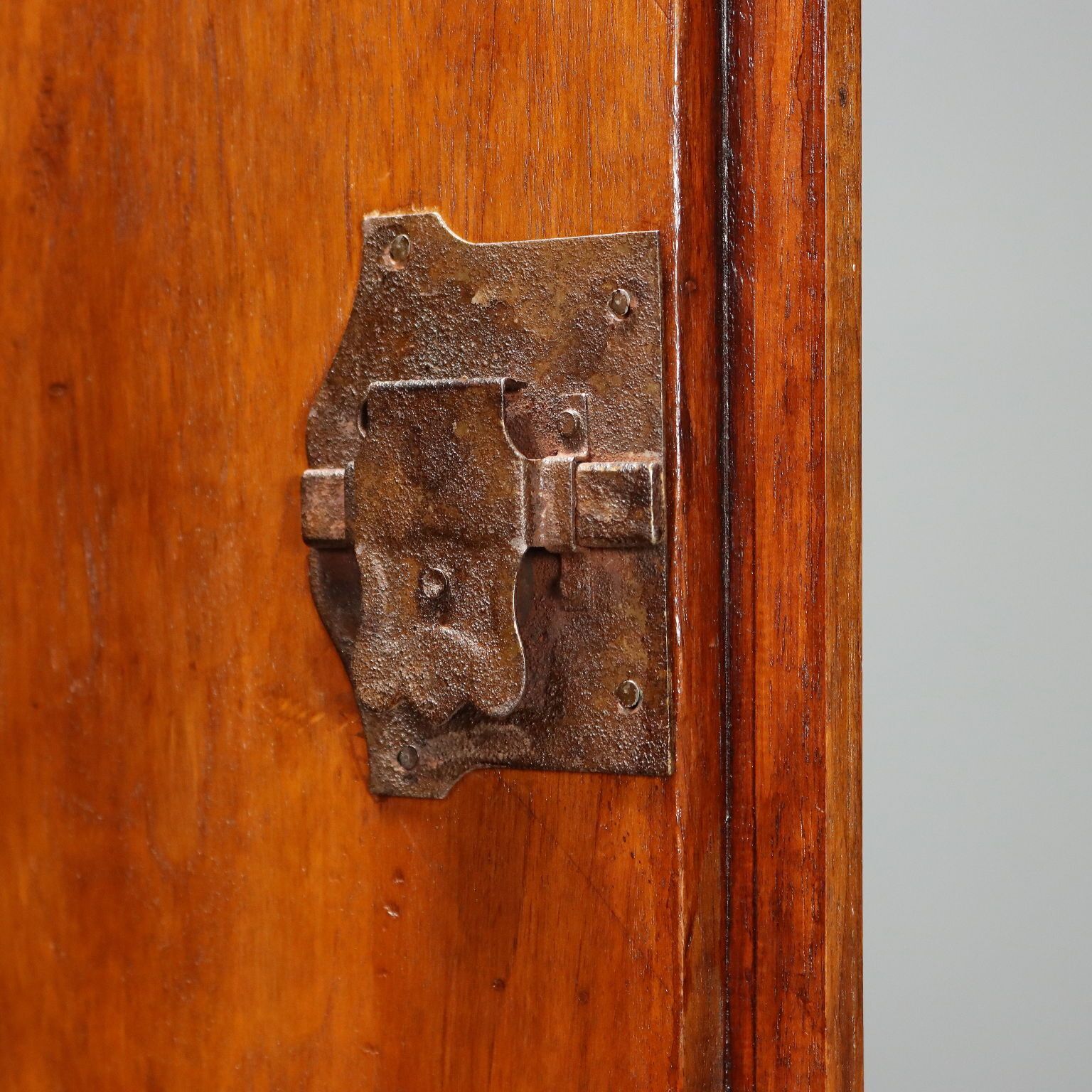 Traditional Style Wardrobe With Exposed Hardware photo vintage
