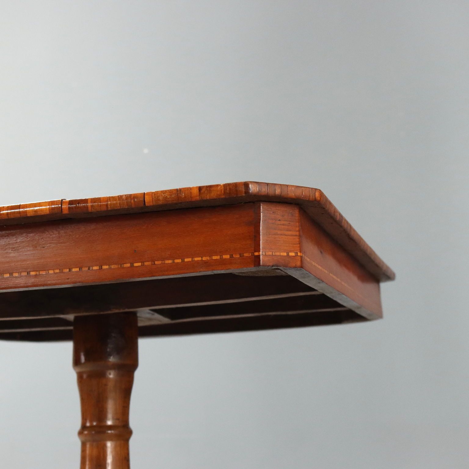 Table d'époque à marqueterie, motif échiquier, artisanat de Rolo, Italie, XIXe siècle photo buy