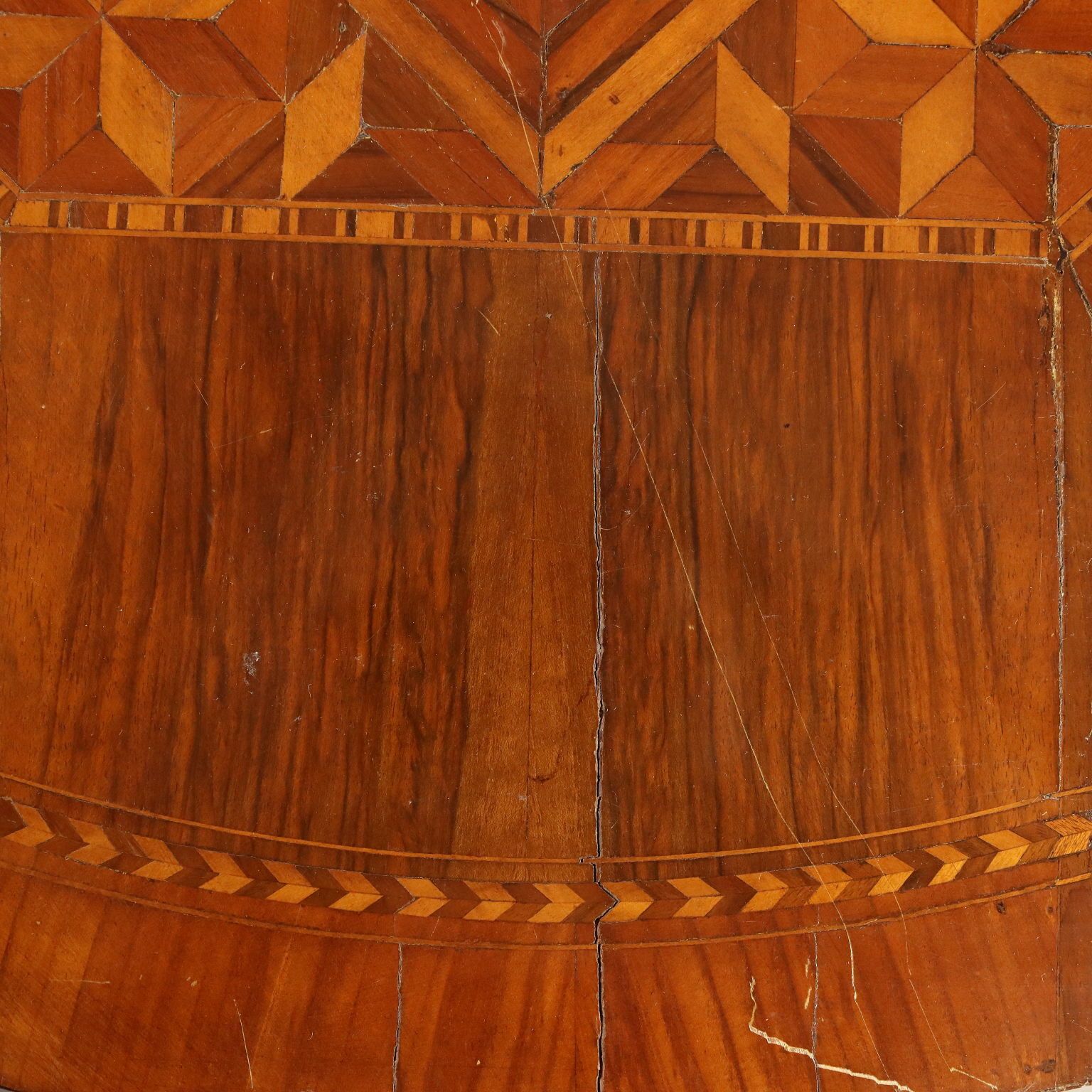 Table d'époque à marqueterie géométrique Emiliano photo vinterior