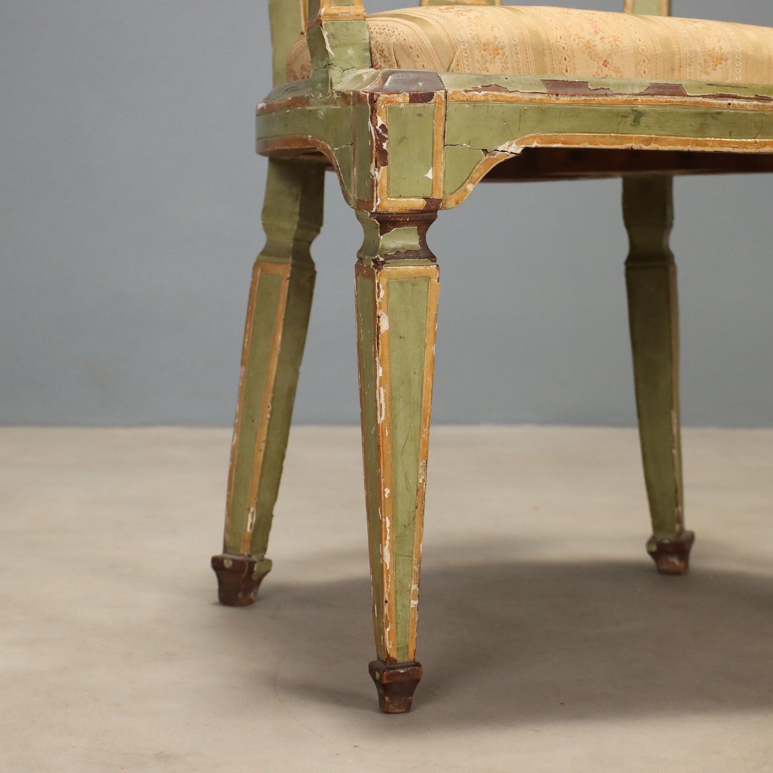 18e-eeuwse Venetiaanse neoklassieke fauteuil photo vinterior