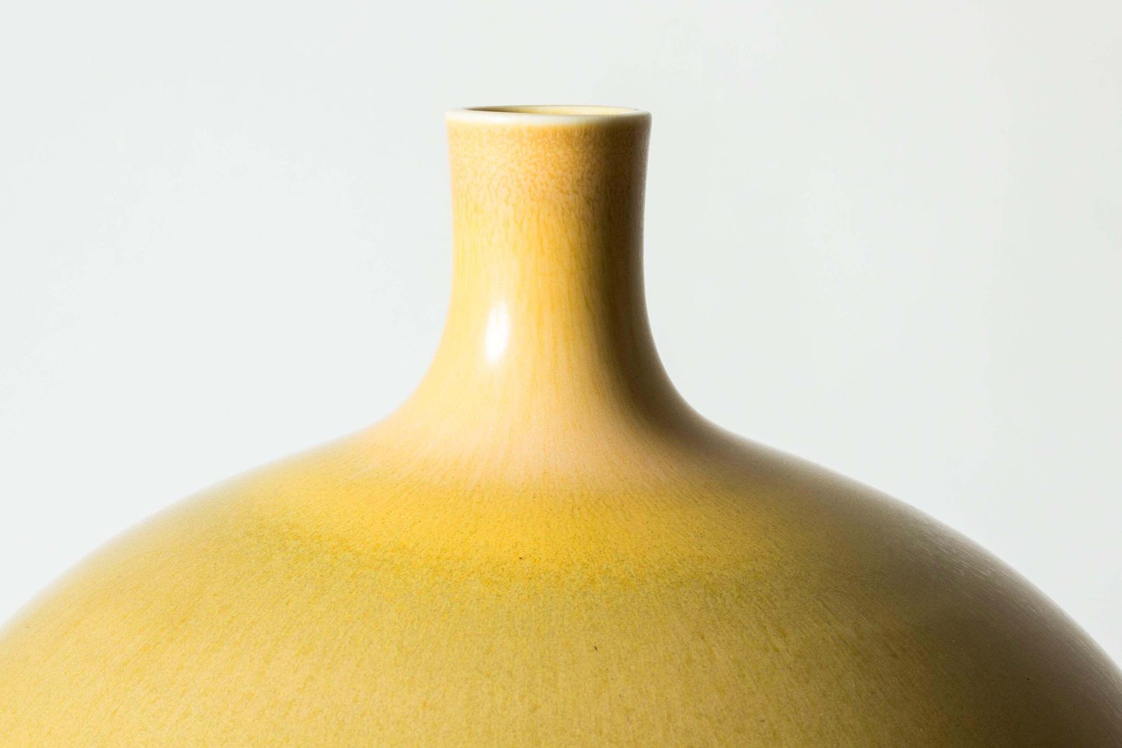Mid-century steengoed vaas van Berndt Friberg, Gustavsberg, Zweden, 1967 photo Woonaccessoires