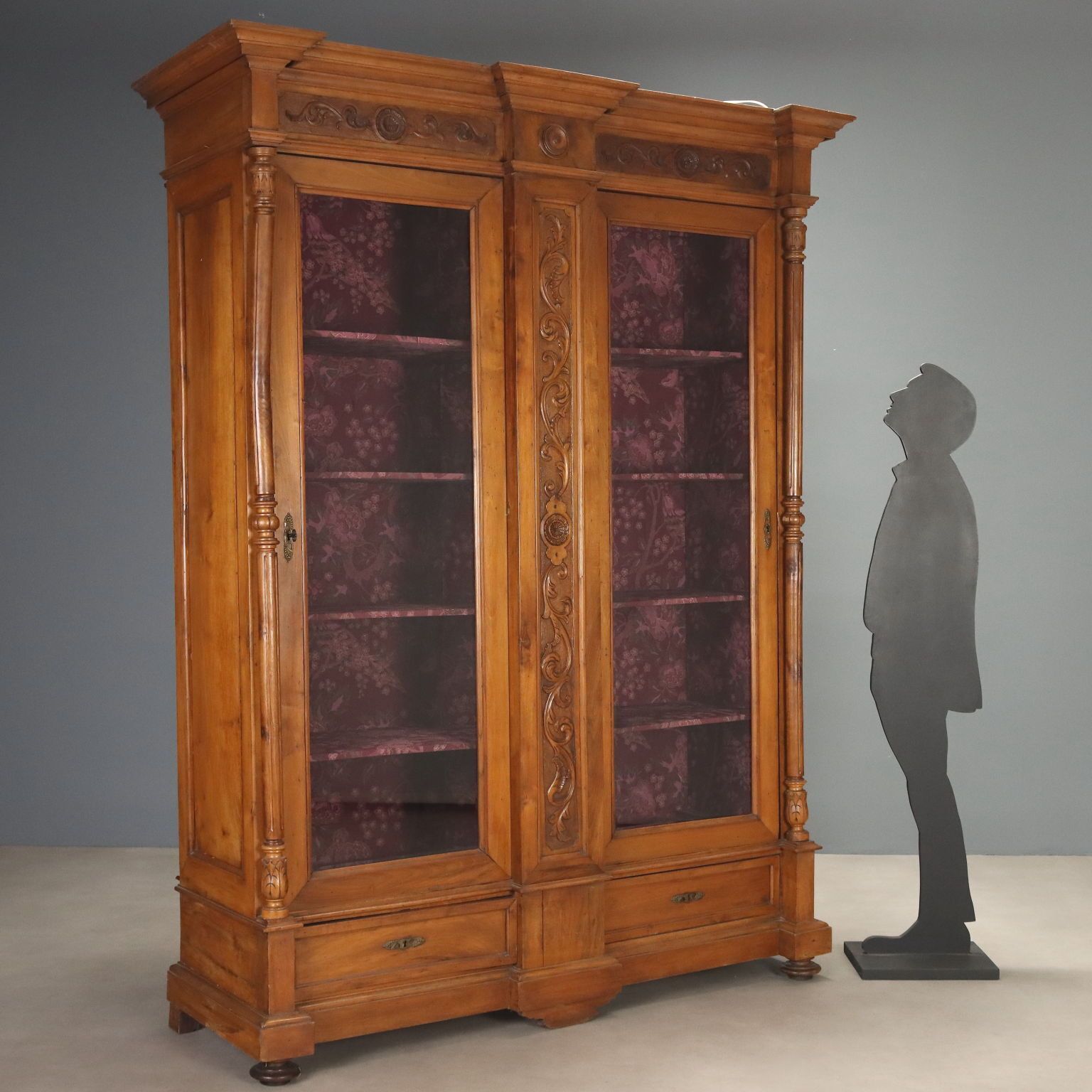 Antieke Kledingkast Walnoot Glas Houtsnijwerk Italië 19e Eeuw photo furniture
