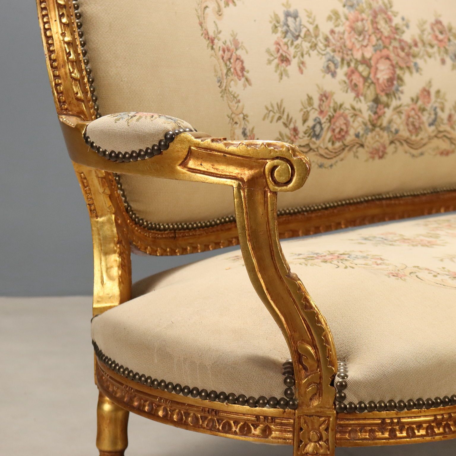 Neoclassical Style Sofa In Gilded Wood photo 700.0