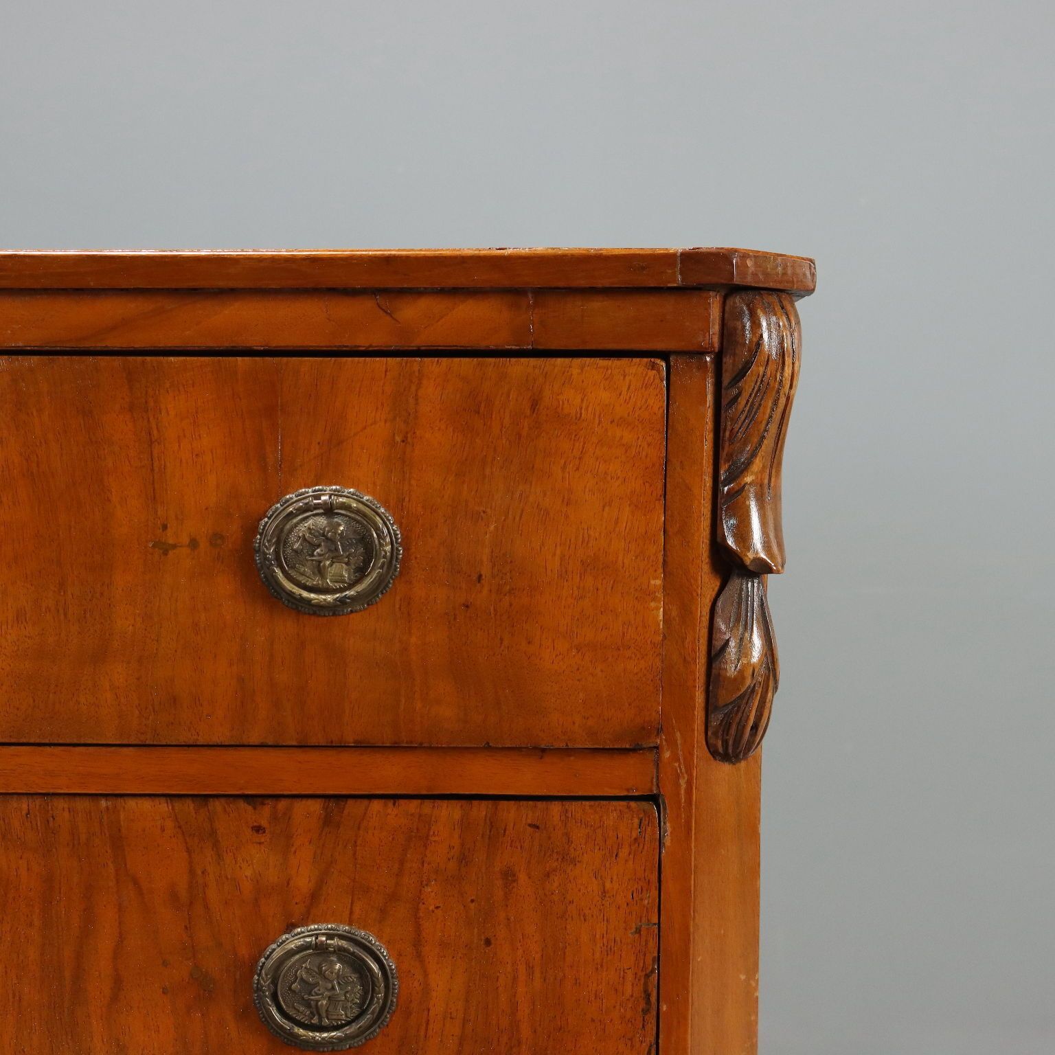 Commode en noyer avec marqueterie centrale, début du XXe siècle photo vinterior