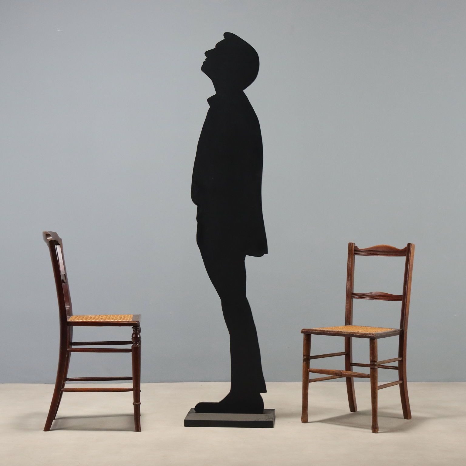 Ensemble de chaises en acajou à assises en paille de Vienne photo furniture
