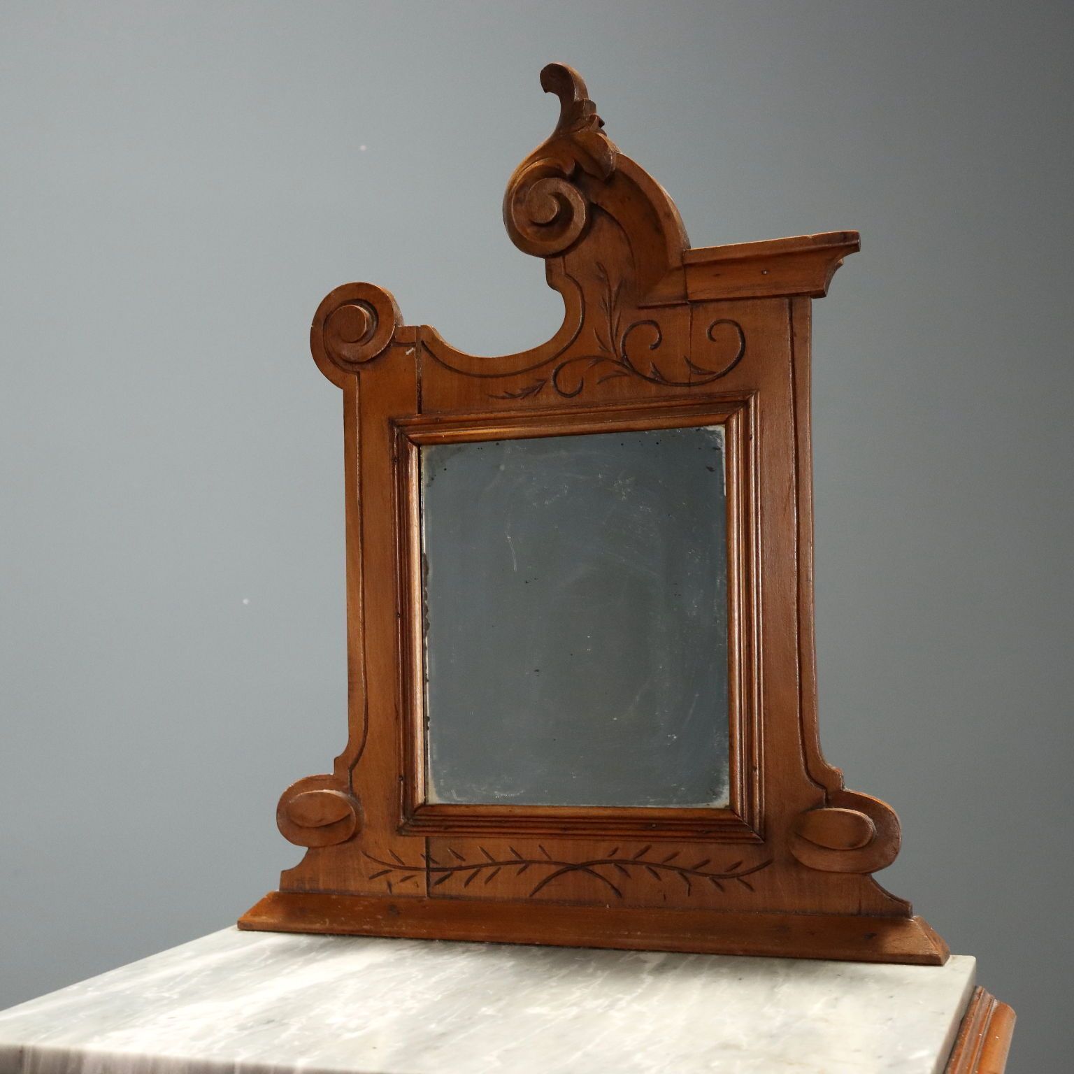 Paire de tables de chevet en noyer photo buy