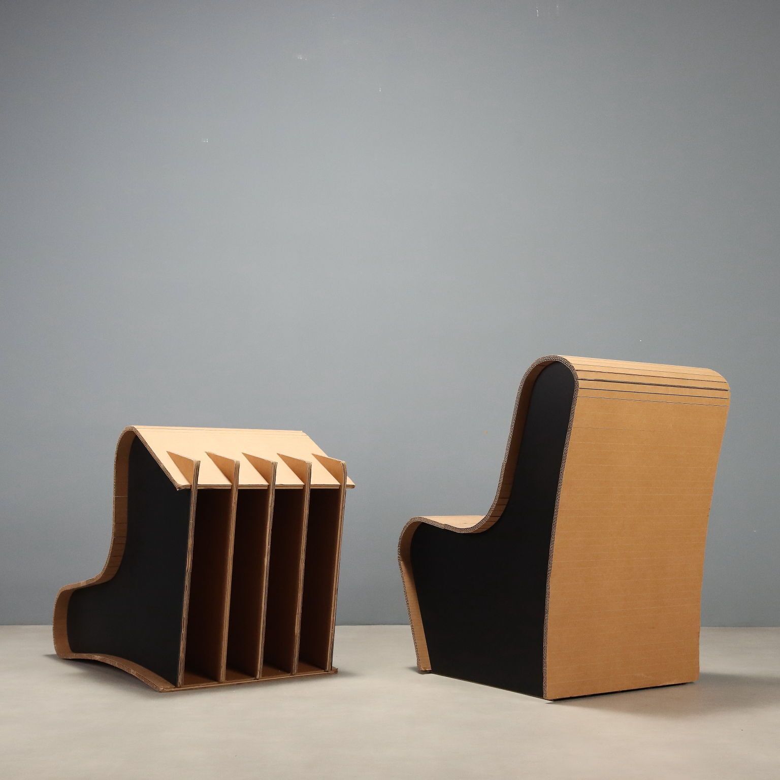 Mobilier Fauteuils en carton, années 2000 photo