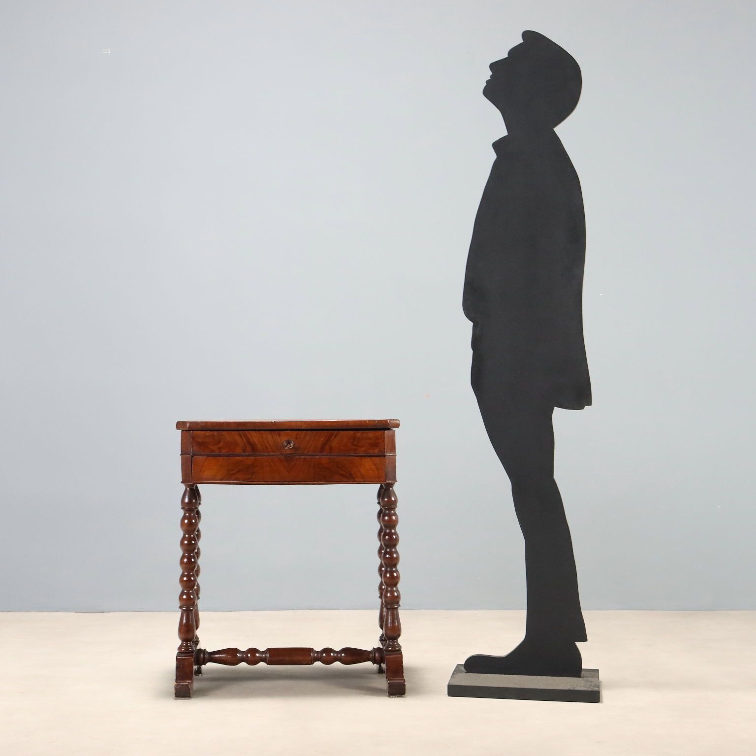 Kleine tafel Louis-Philippe walnoot Italië 19e eeuw photo furniture