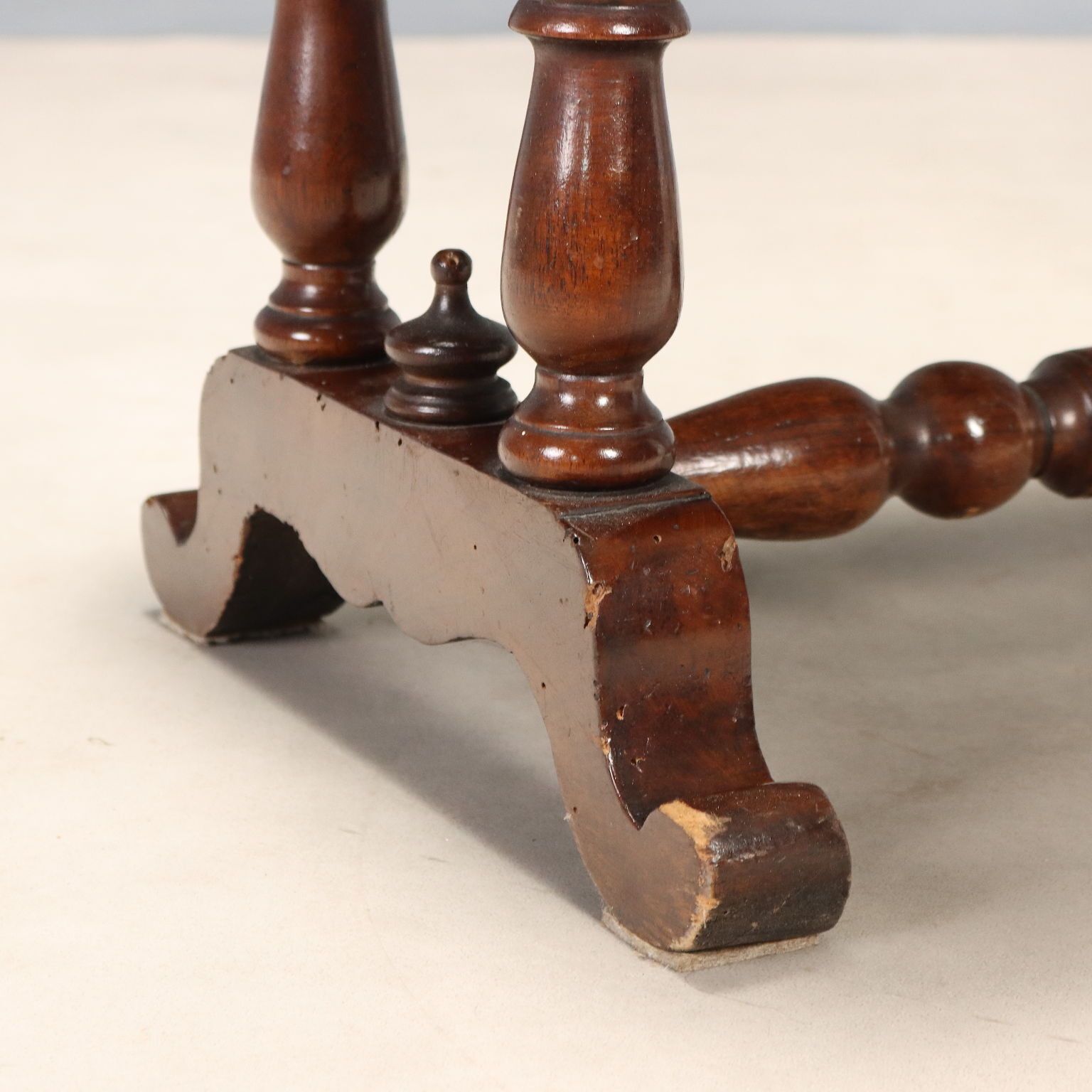 Petite table Louis-Philippe en noyer, Italie, XIXe siècle photo vintage