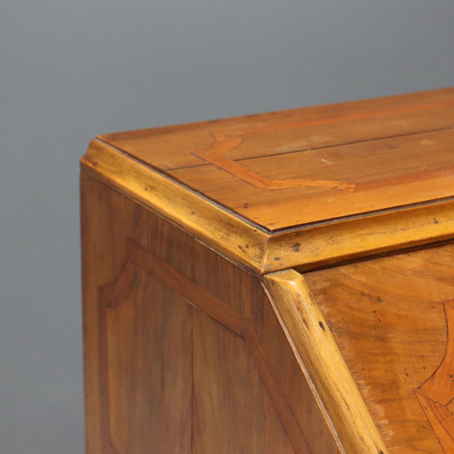Bureau de style noyer avec incrustation de cerisier photo 850.0