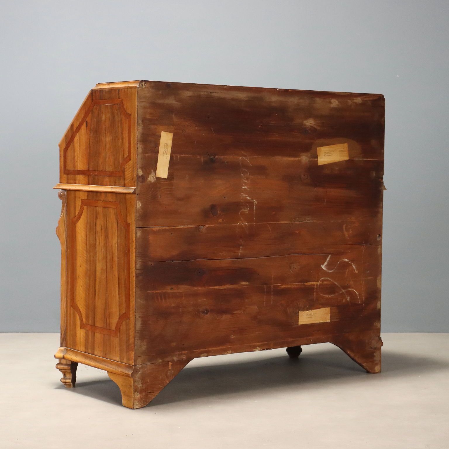 850.0 Bureau de style noyer avec incrustation de cerisier photo