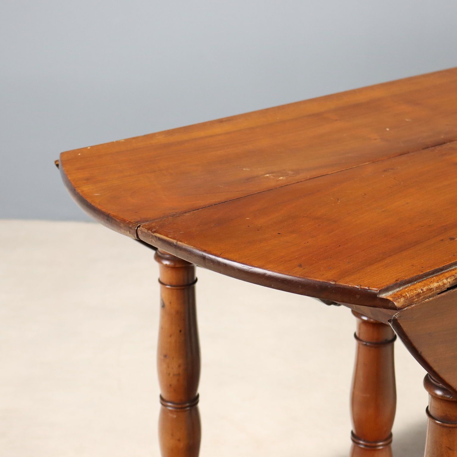 Table d'époque extensible en noyer, Italie, XIXe siècle photo Mobilier