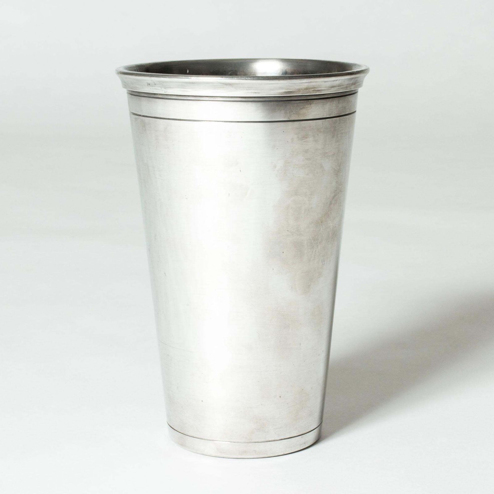 Modernistische tinnen vaas van Svenskt Tenn, Zweden, 1948 photo for sale