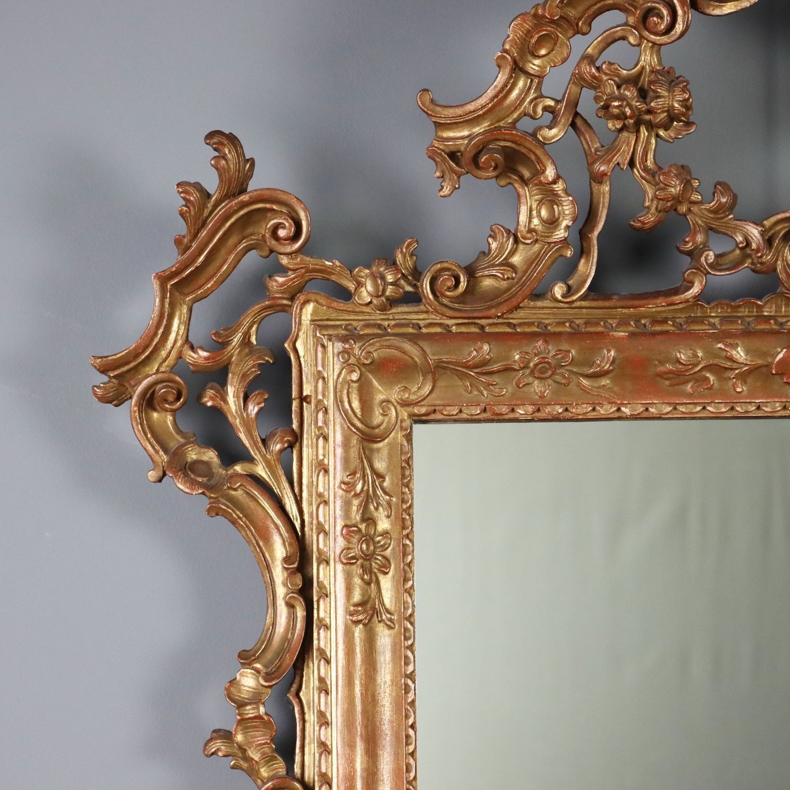 Miroir en bois sculpté et doré photo Décoration