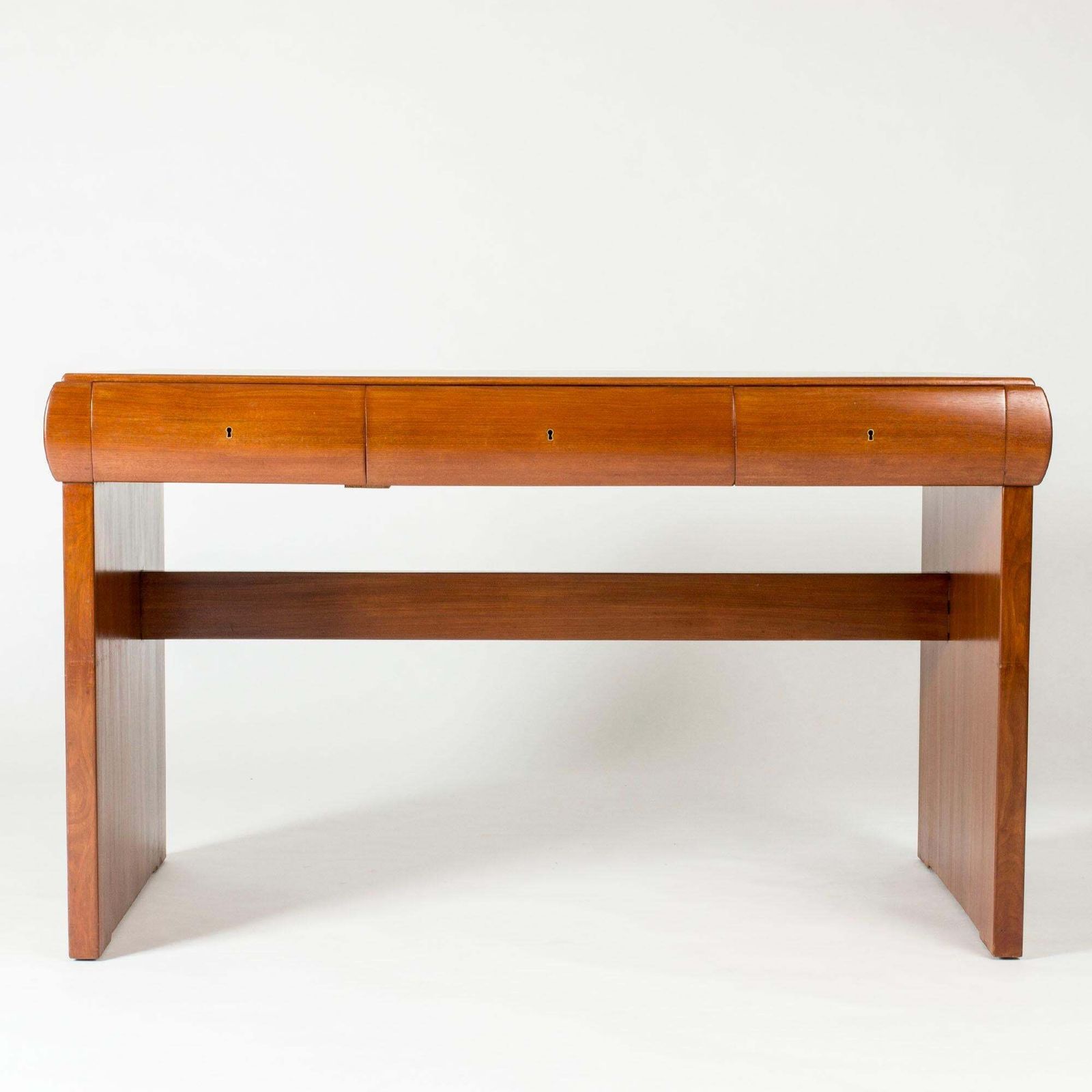 Bureau danois moderne Ernst Kühn, Lysberg, Hansen & Therp, Danmark, années 1930, par Ernst Kühn photo for sale