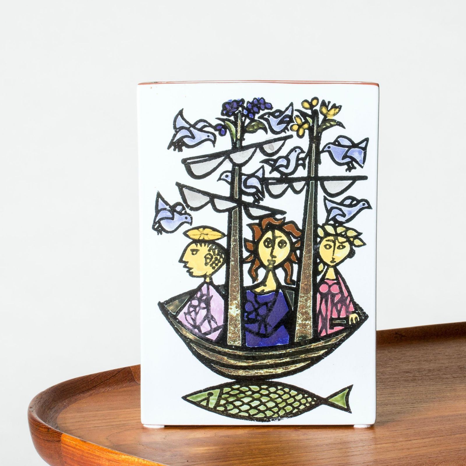 "Karneval" faience vaas van Stig Lindberg, Gustavsberg, Zweden, ca. jaren 1950 photo furniture