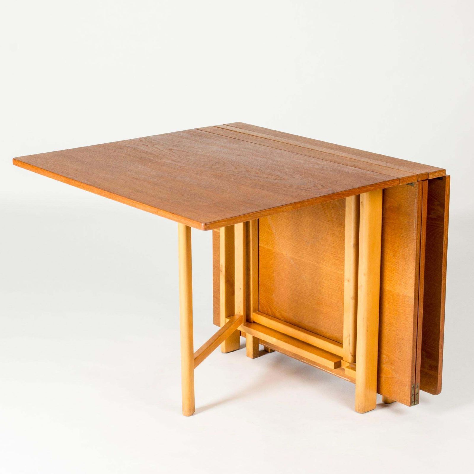 Maria eettafel van Bruno Mathsson, teak en beuk, jaren 1930, Zweden photo for sale