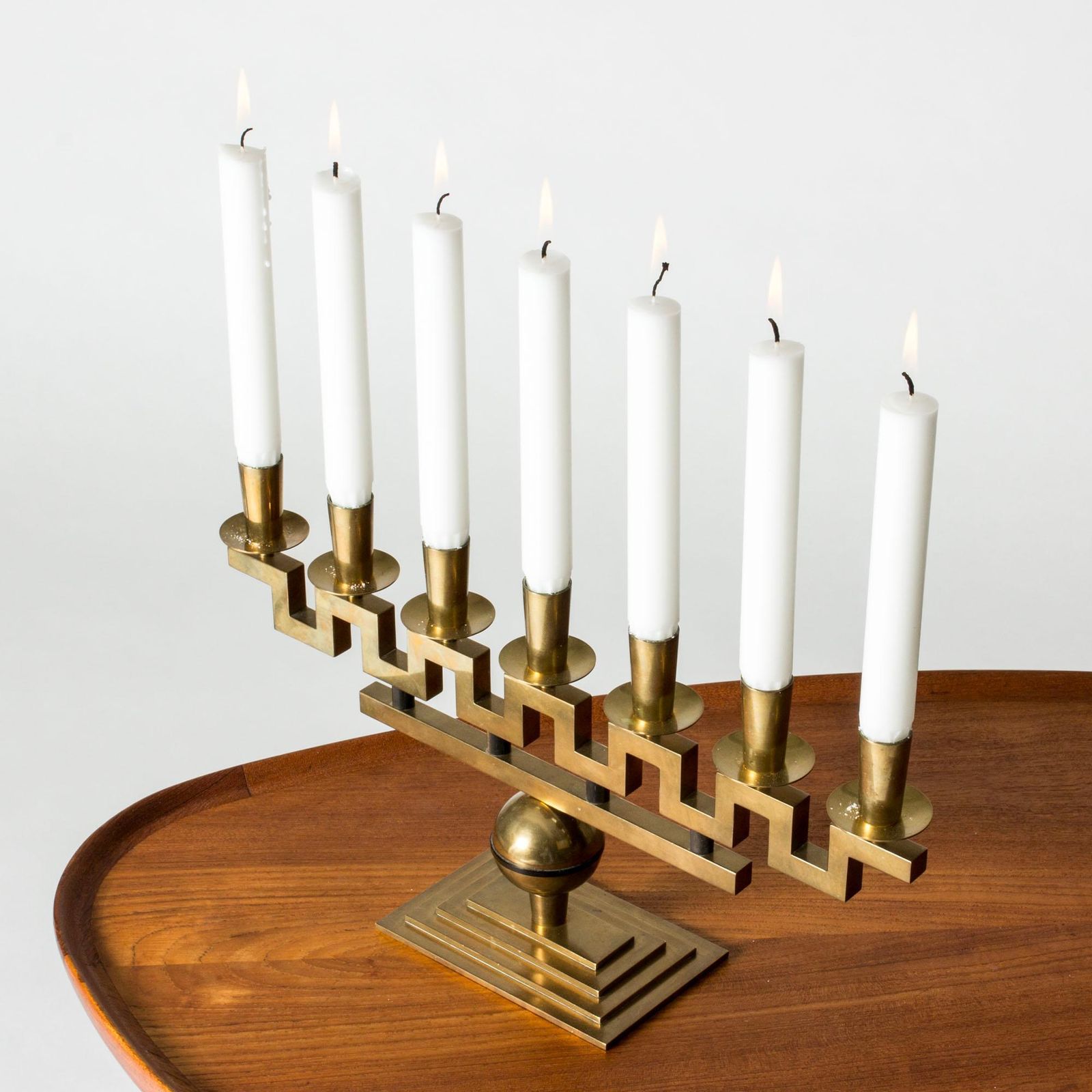 Vintage Mid-Century Messing Kandelaar van Lars Holmström, Zweden, jaren 1940 photo Woonaccessoires