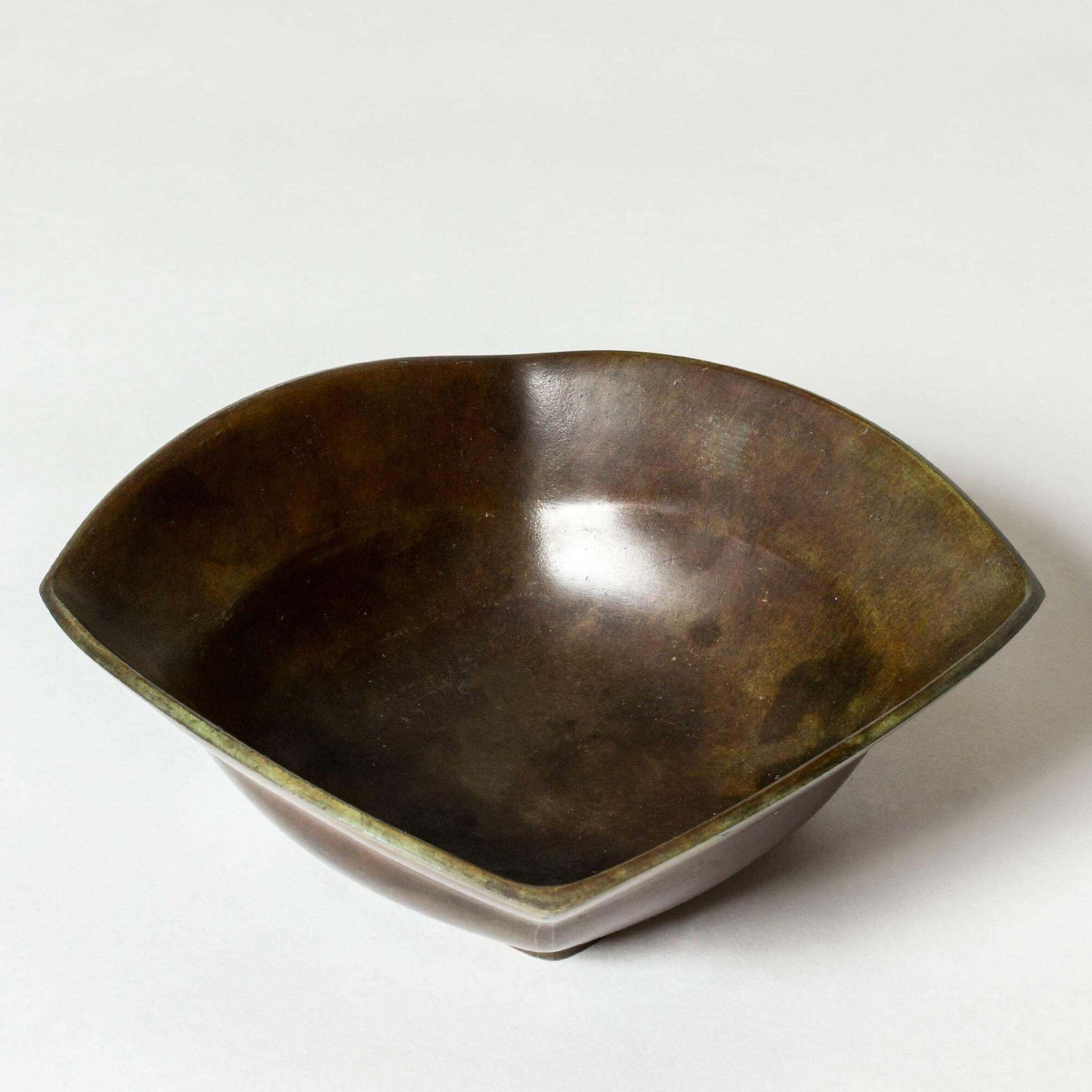 Bol vintage mid-century patiné, Gab, Suède, années 1930 photo furniture