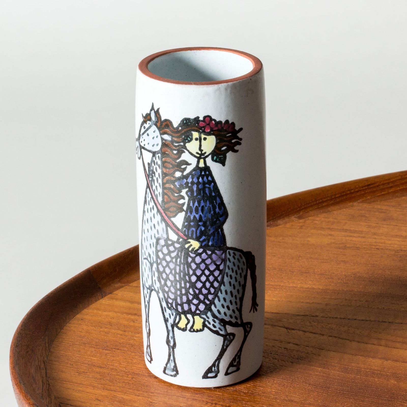 "Karneval" faience vaas van Stig Lindberg, Gustavsberg, Zweden, ca. jaren 1950 photo for sale