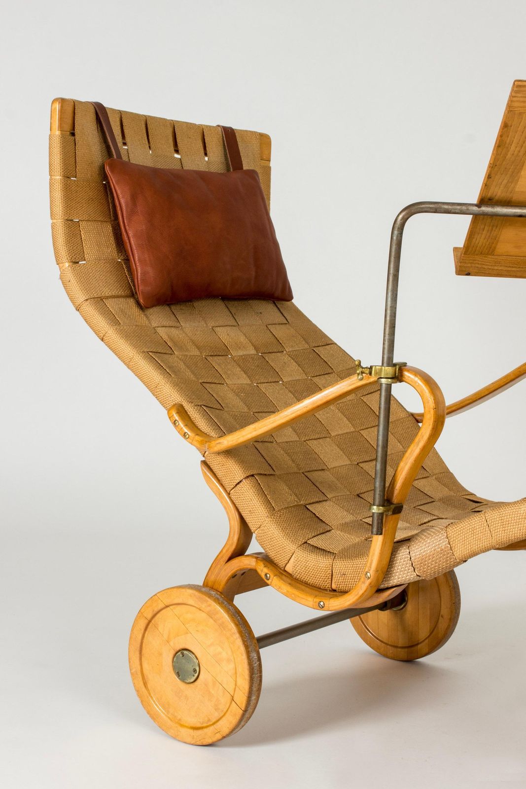 Vintage Midcentury "Pernilla" Chaise Lounge By Bruno Mathsson, Sweden, 1940s photo vinterior