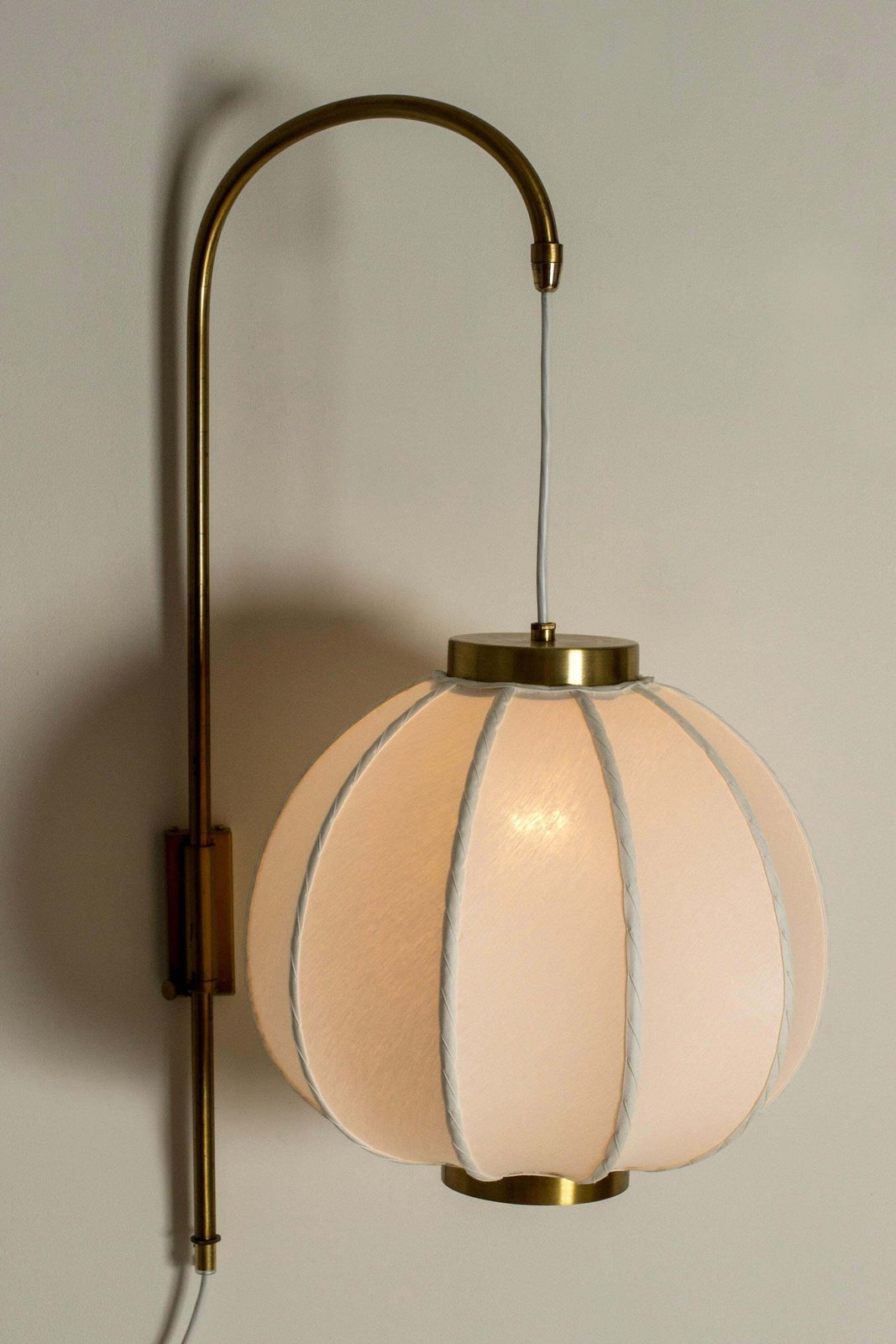 Mid-Century Modern Wandlamp van Josef Frank, Svenskt Tenn, Zweden, jaren 1950 photo for sale