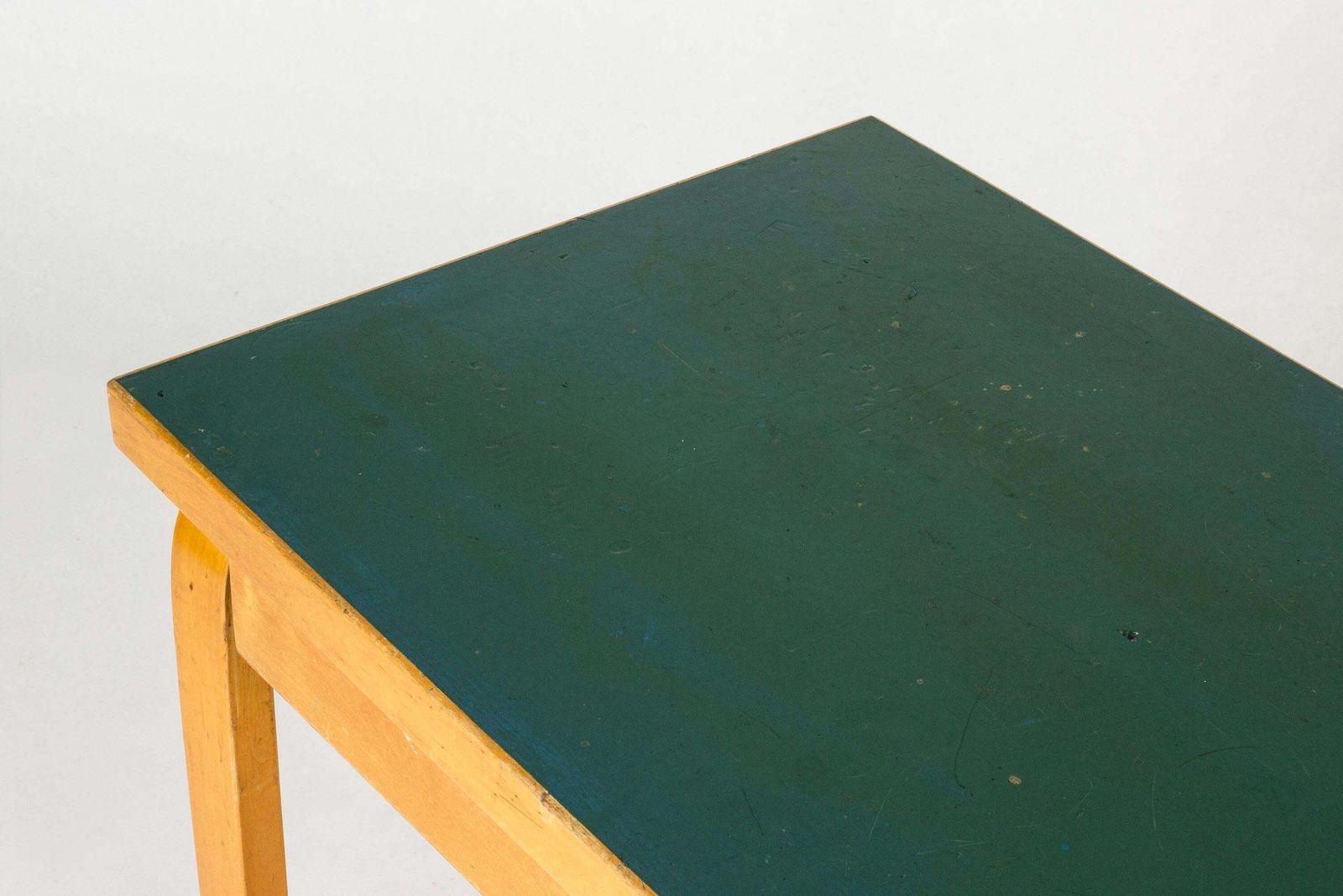photo furniture Bureau fonctionnaliste vintage par Alvar Aalto pour Artek, Finlande, années 1930