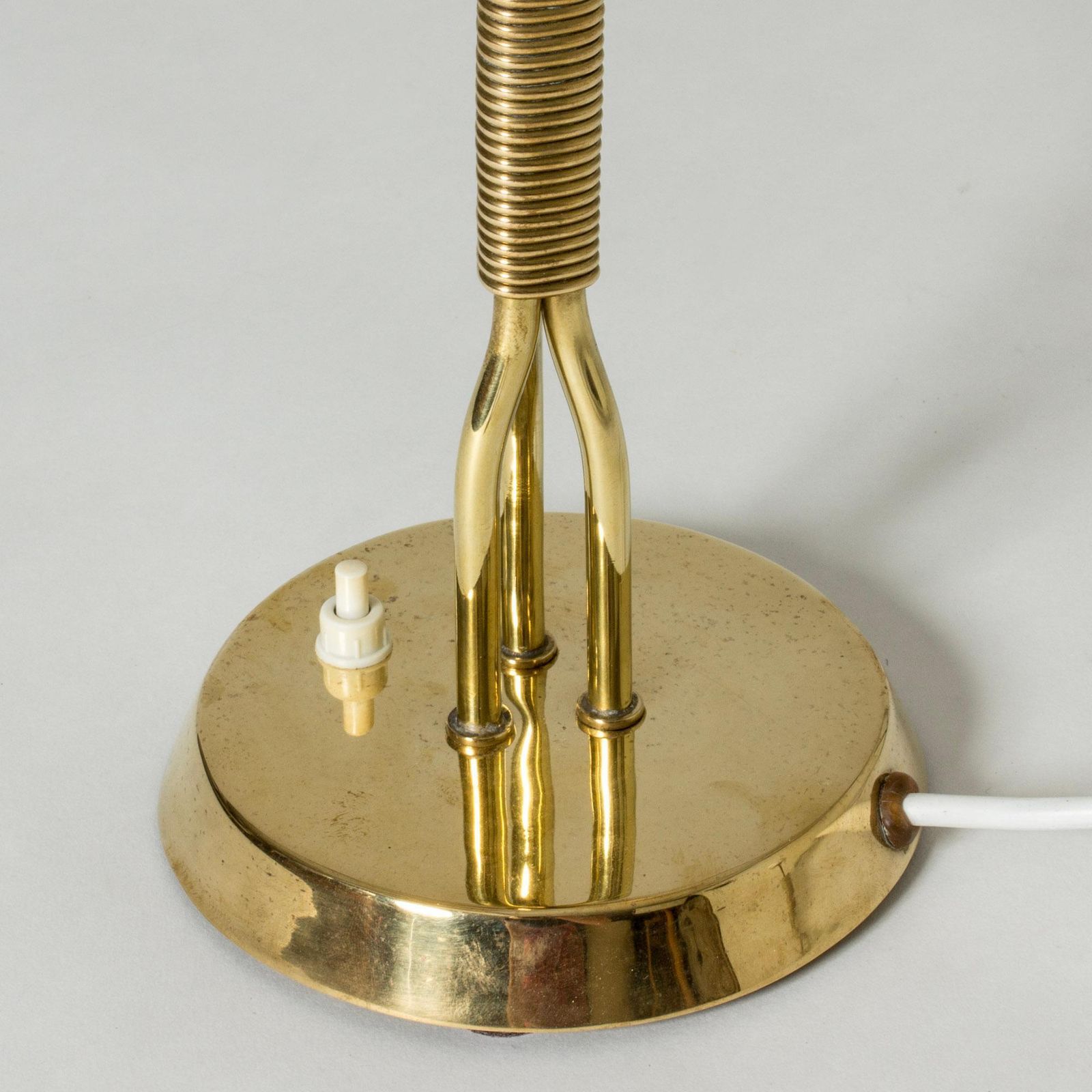 Lampe de table scandinave moderne Hans Bergström, Ateljé Lyktan, Suède, années 1940 photo vinterior