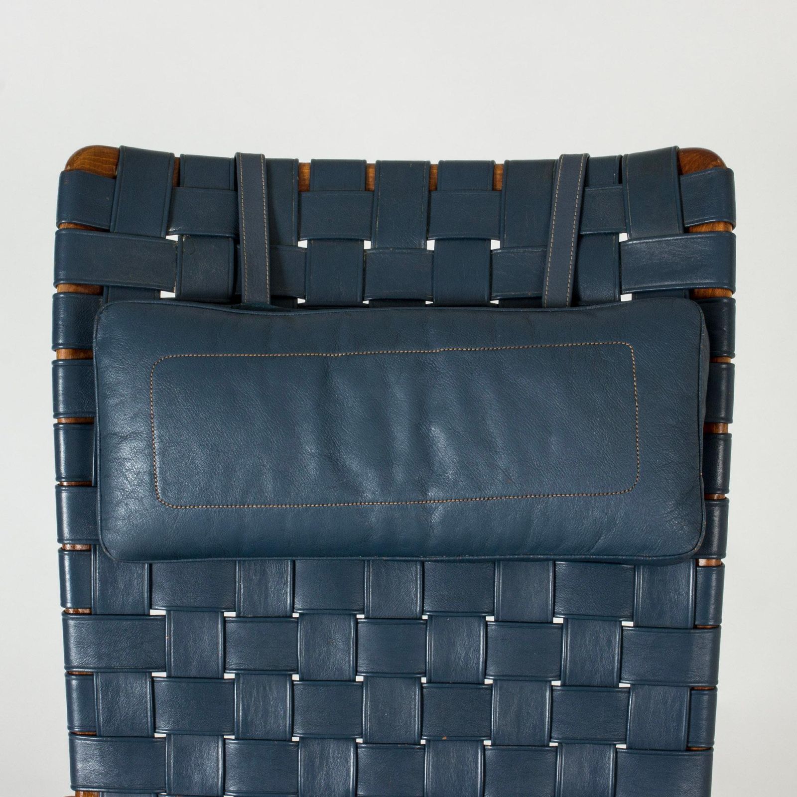 Fauteuil lounge scandinave et repose-pieds par Axel Larsson, Suède, années 1950 photo 12445.0