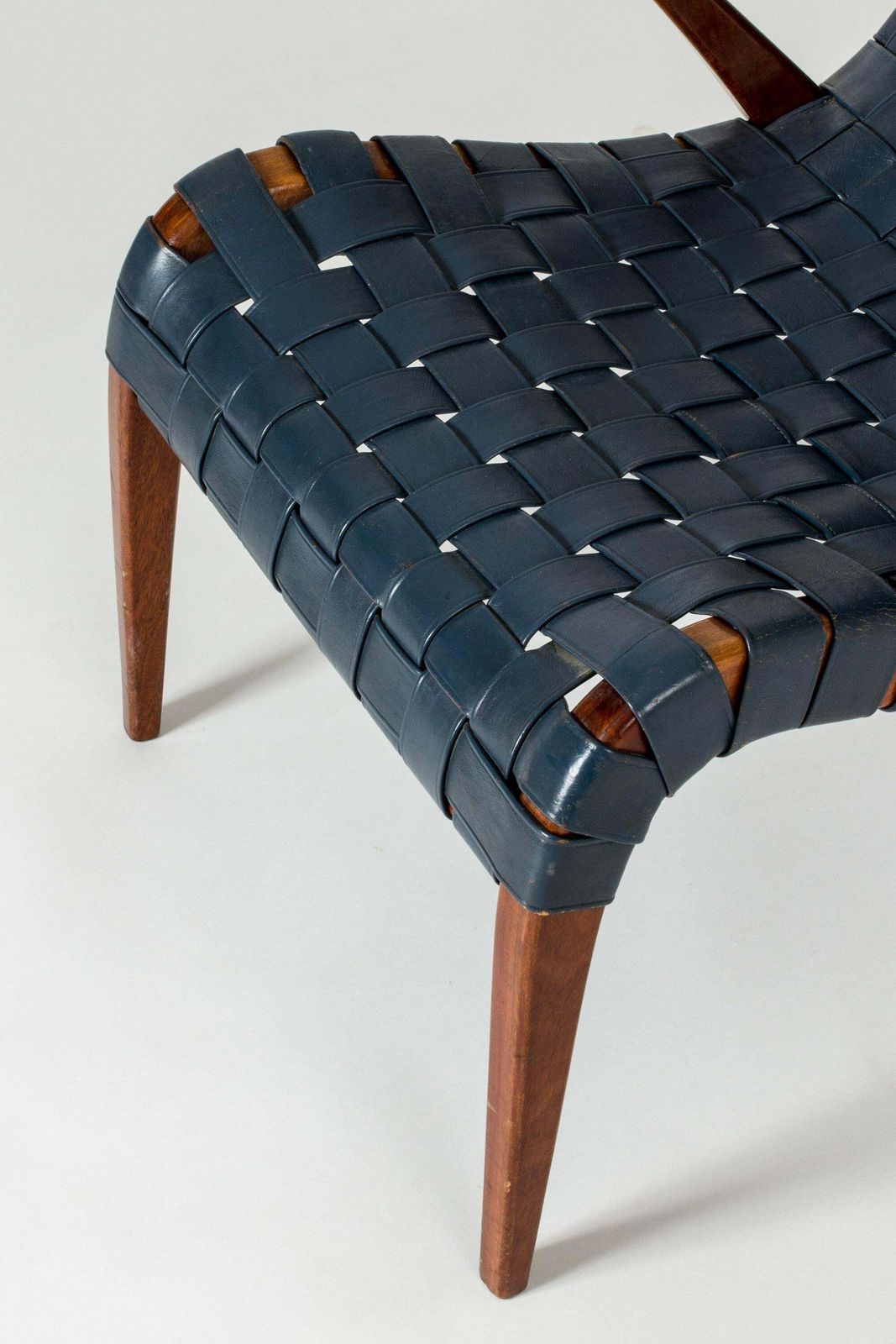 Fauteuil lounge scandinave et repose-pieds par Axel Larsson, Suède, années 1950 photo vinterior
