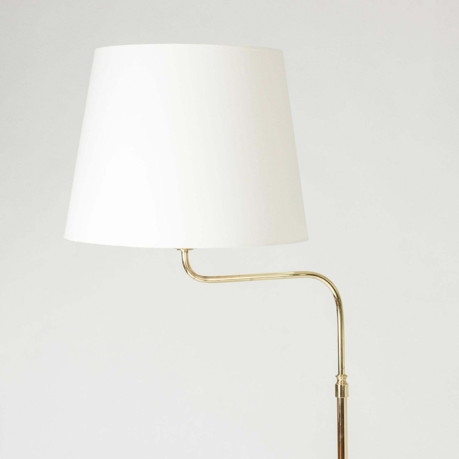 Scandinavische mid-century messing vloerlamp van NK, Zweden, ca. jaren 1950 photo furniture