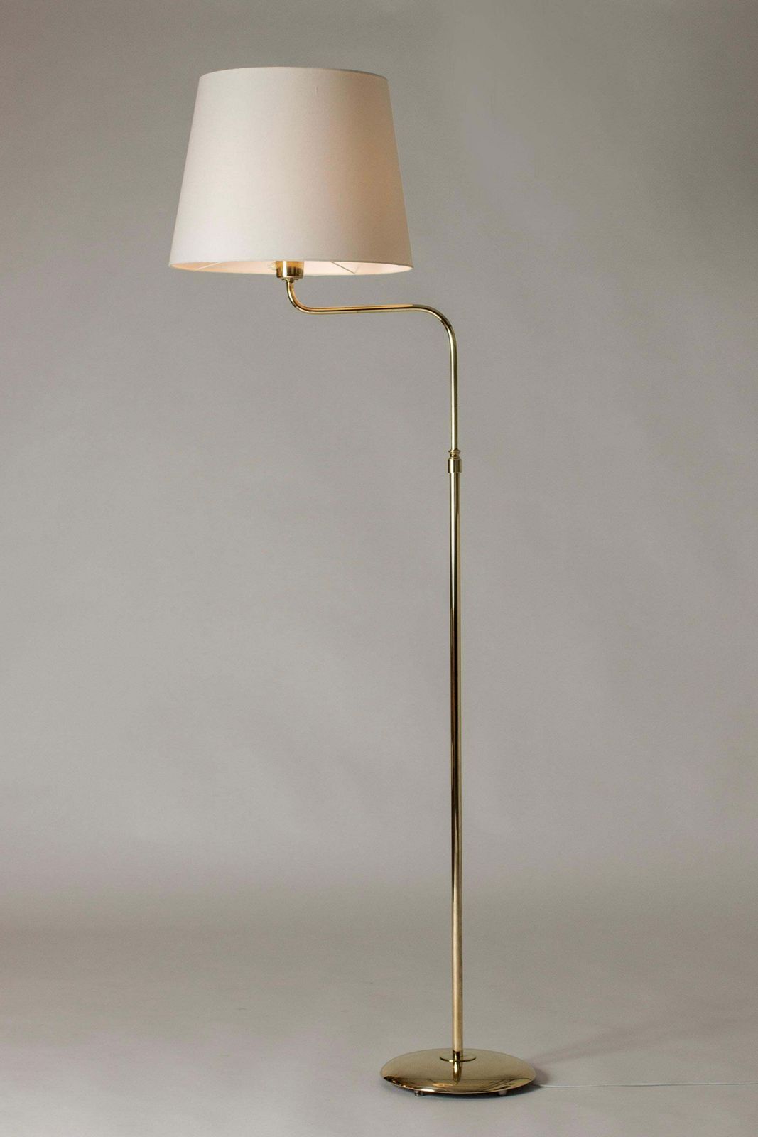 Scandinavische mid-century messing vloerlamp van NK, Zweden, ca. jaren 1950 photo vinterior