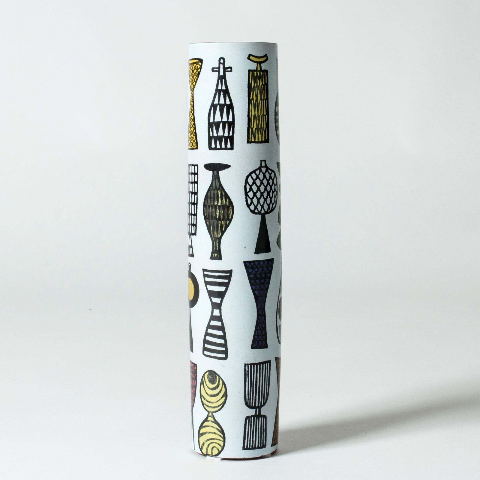 Faience "Karneval" vaas van Stig Lindberg photo furniture