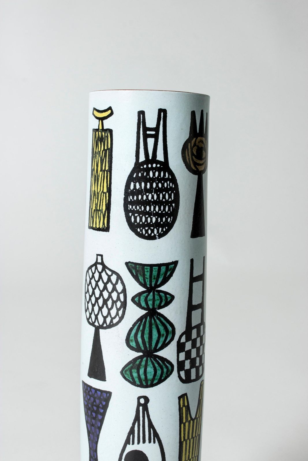 Faience "Karneval" vaas van Stig Lindberg photo vinterior
