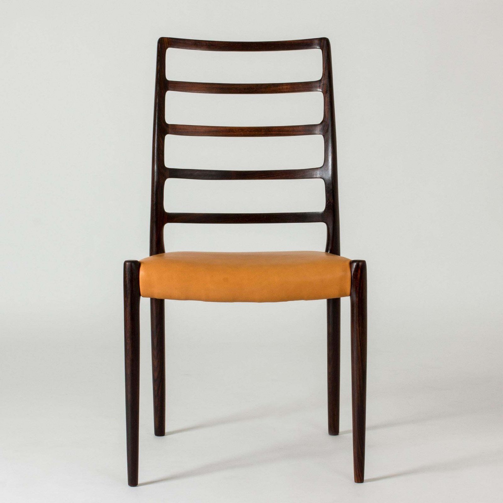 Set van acht eetkamerstoelen van Niels O. Møller, Denemarken, jaren 1950 photo furniture