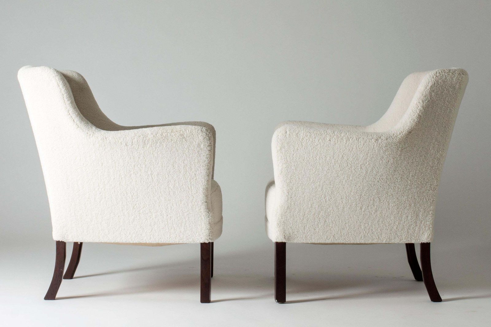 Paire de fauteuils de salon par Einar Larsen photo Mobilier