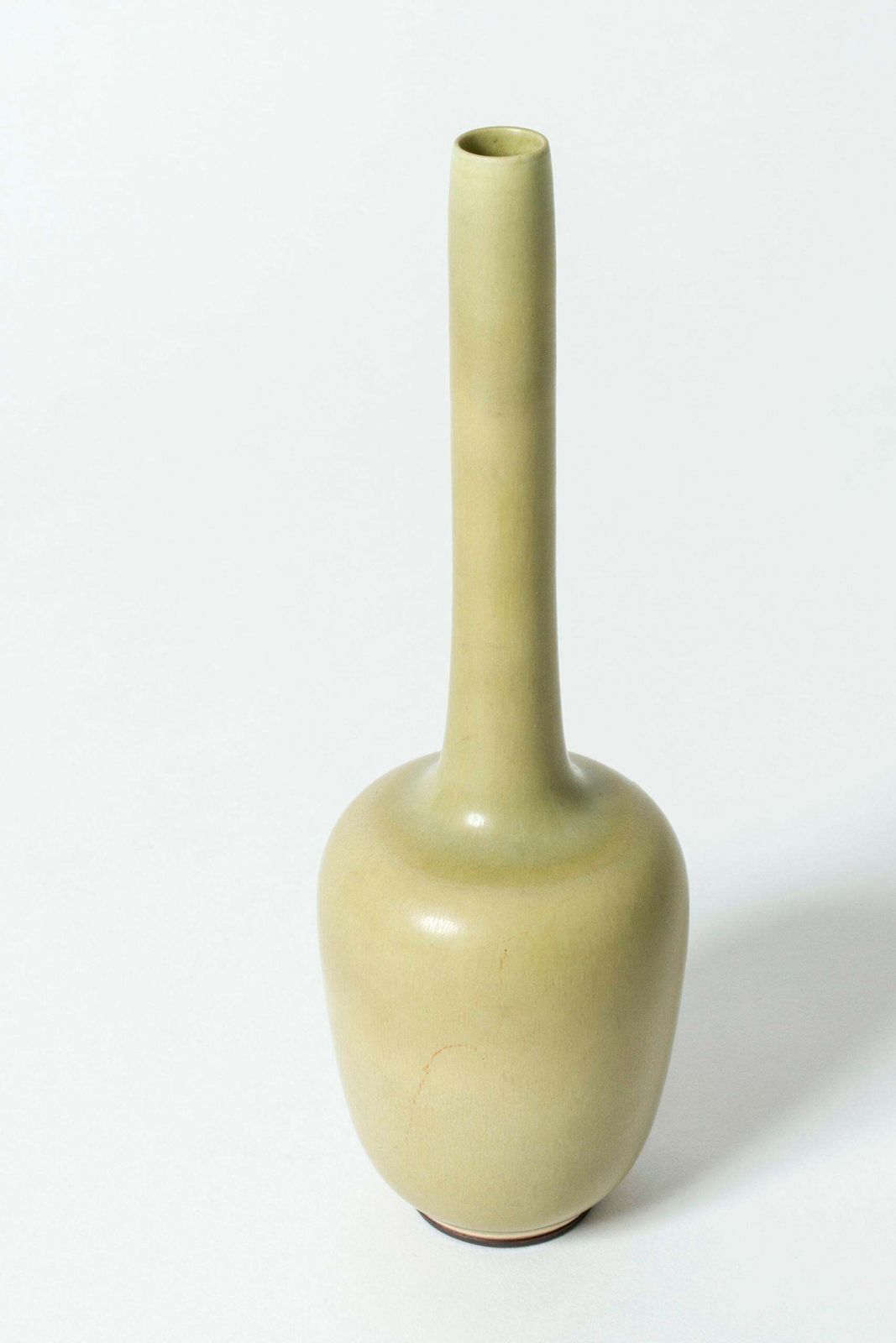 Vase en grès vert pâle par Berndt Friberg pour Gustavsberg, Suède, années 1950 photo for sale