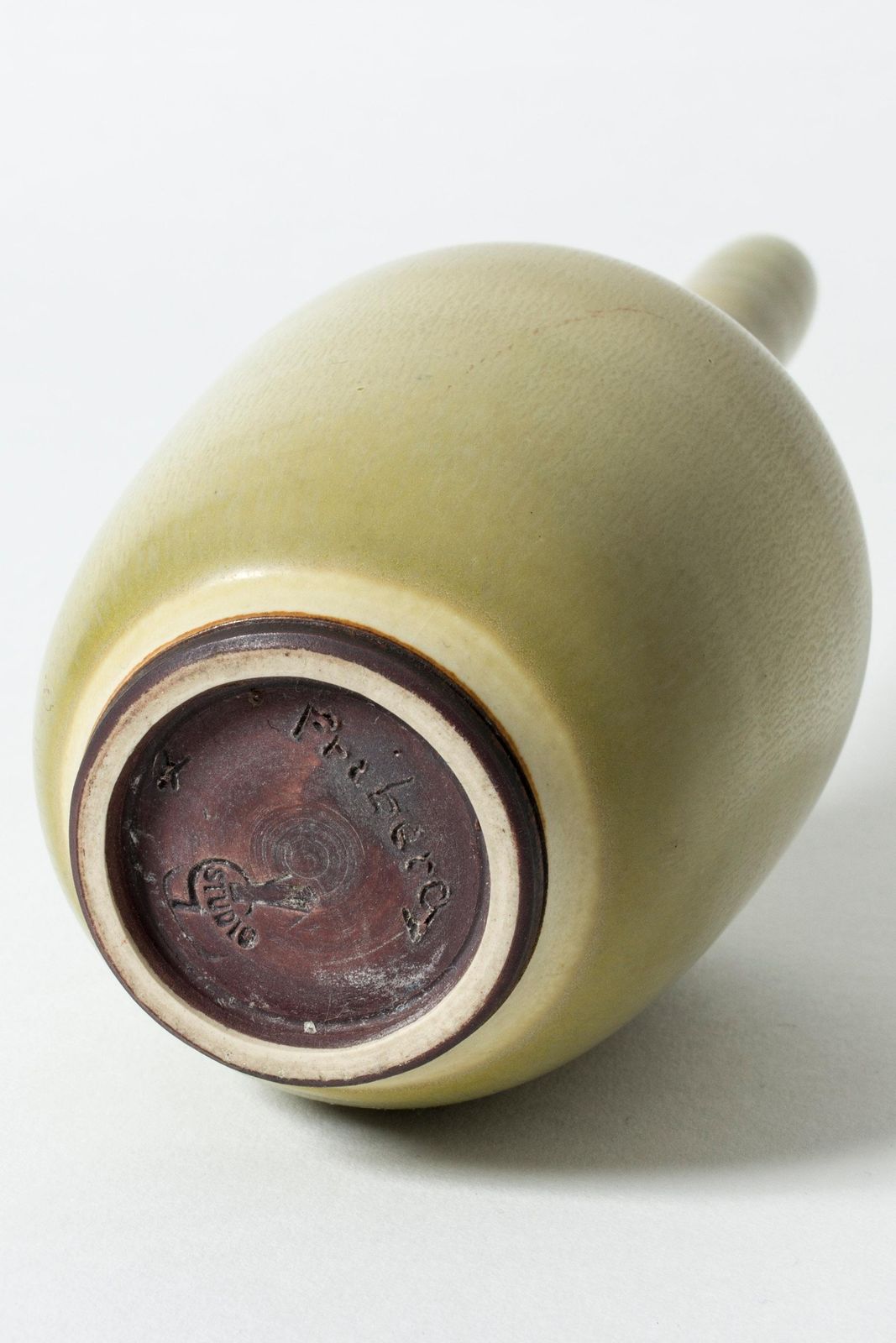 Lichtgroene stoneware vaas van Berndt Friberg voor Gustavsberg, Zweden, ca. jaren 1950 photo vintage