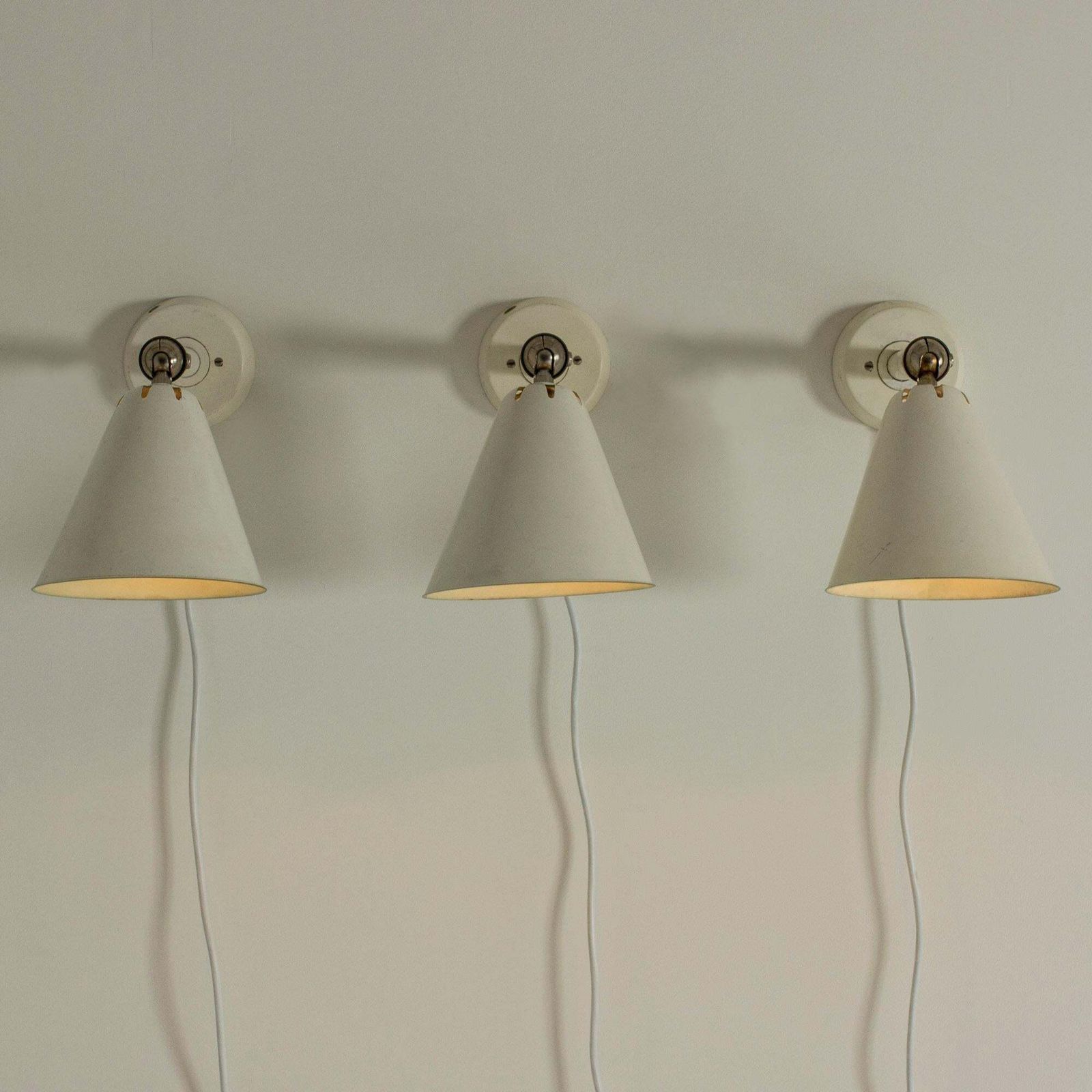 Ensemble de trois appliques murales Asea, métal et laiton, Scandinavian Modern photo furniture