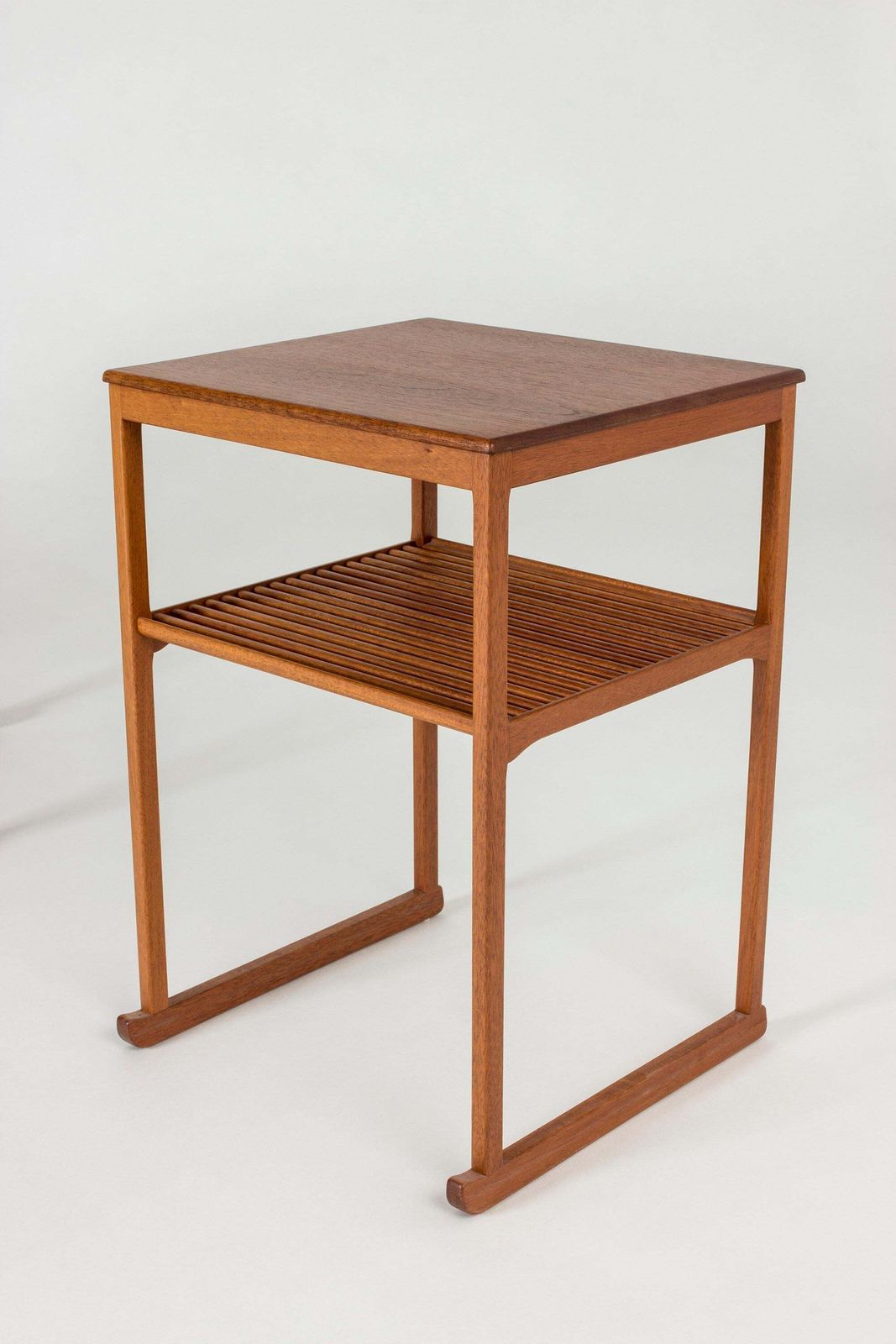 Mobilier Table gigogne Teak « Sladen » « The Sled » par Carl Malmsten, Suède photo