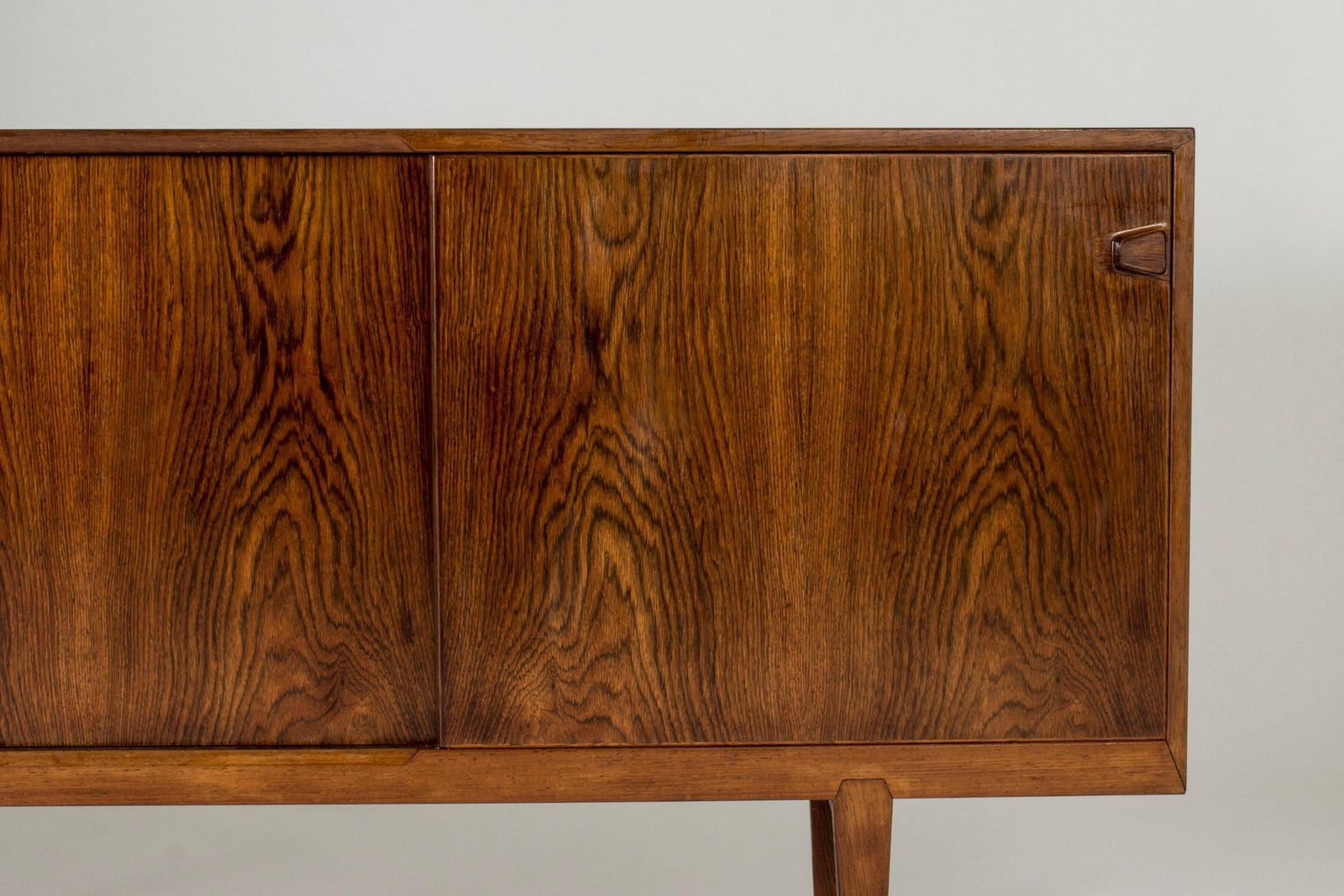 Buffet en palissandre par Henry Rosengren Hansen pour Brande Møbelindustri, Danemark. photo vinterior