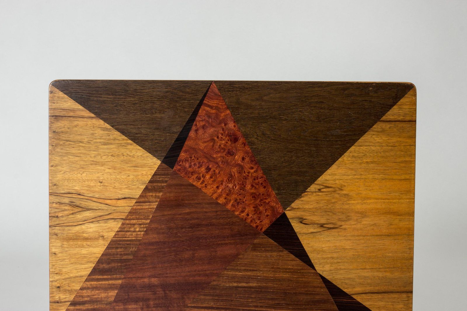 Table d'appoint suédoise mid-century en teck avec incrustation de bois, années 1950 photo buy
