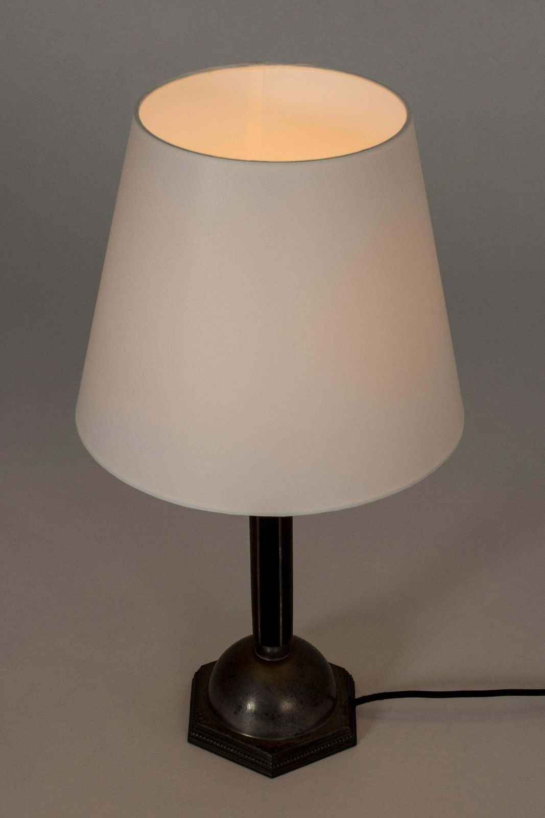 Lampe de table en étain et ébène de C. G. Hallberg photo Luminaires