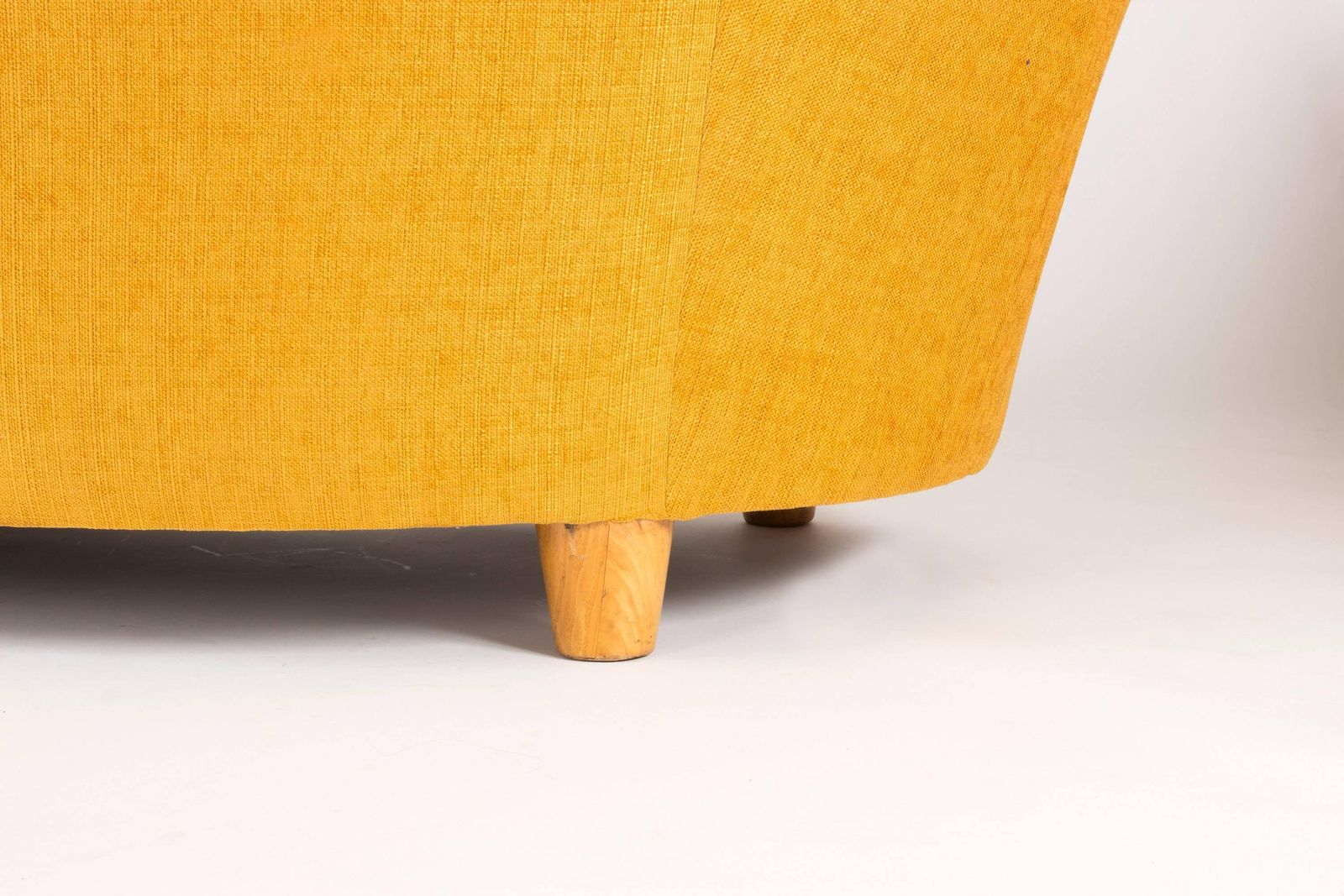 photo furniture Canapé 3 places incurvé de style Otto Schulz