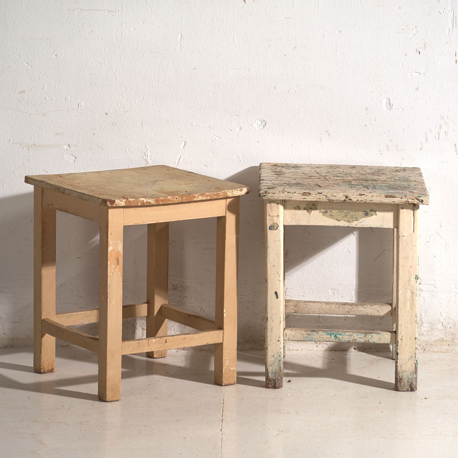 Tables de chevet d'époque en bois de pin, Europe centrale, vers 1940 #5