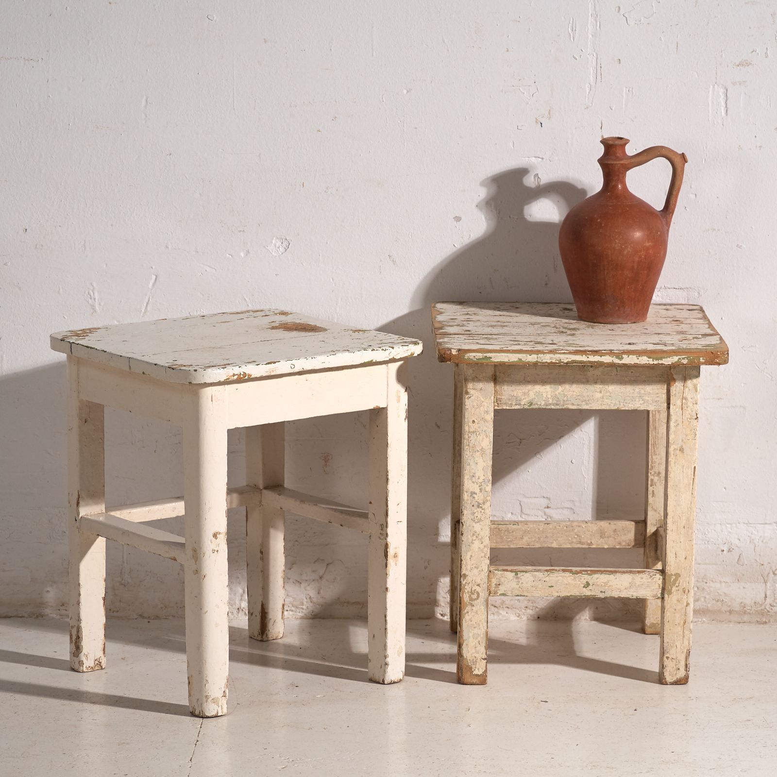 Tables de chevet d'époque en bois de pin, Europe centrale, vers 1940 #8