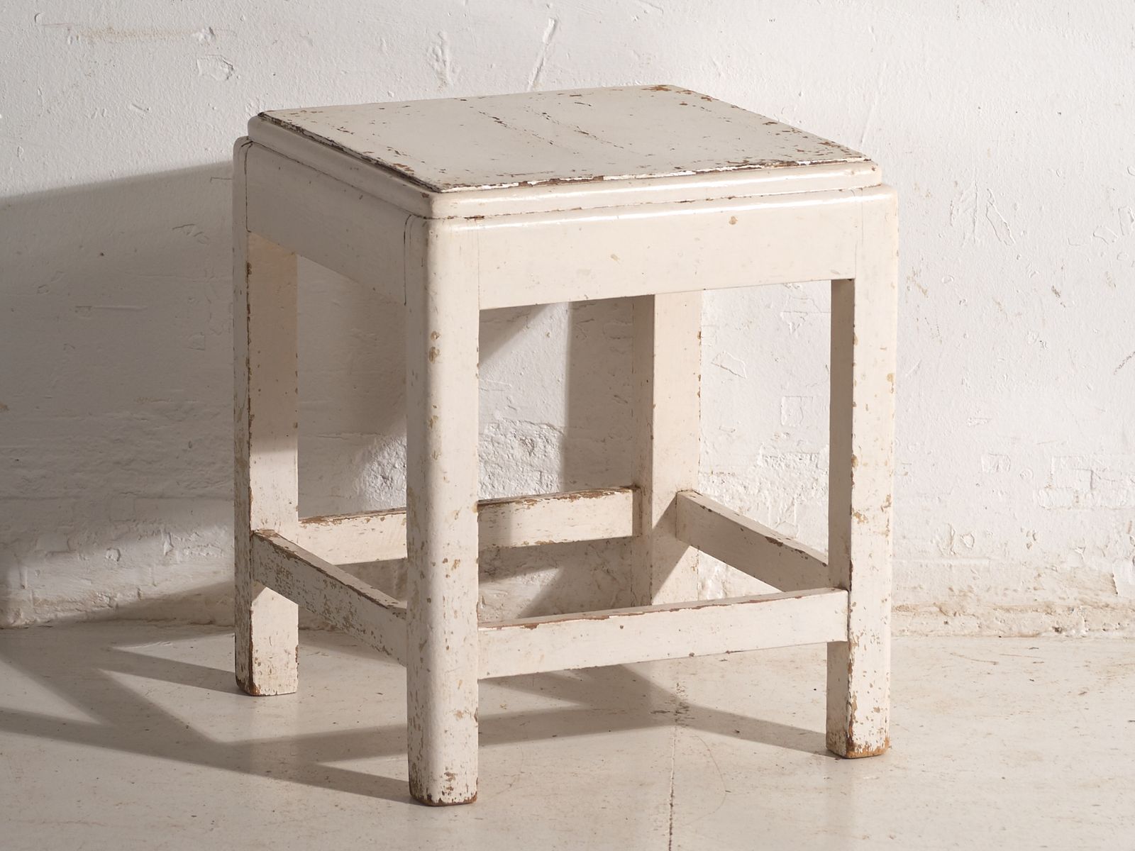 Tables de chevet d'époque en bois de pin, Europe centrale, vers 1940 #15 photo vinterior