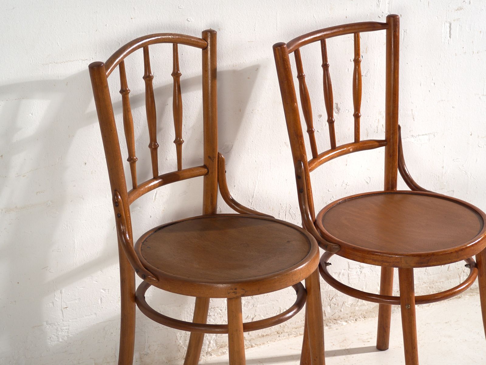 Chaises d'époque de style Thonet en bois courbé, Europe centrale, vers 1930, lot de 6 photo Mobilier